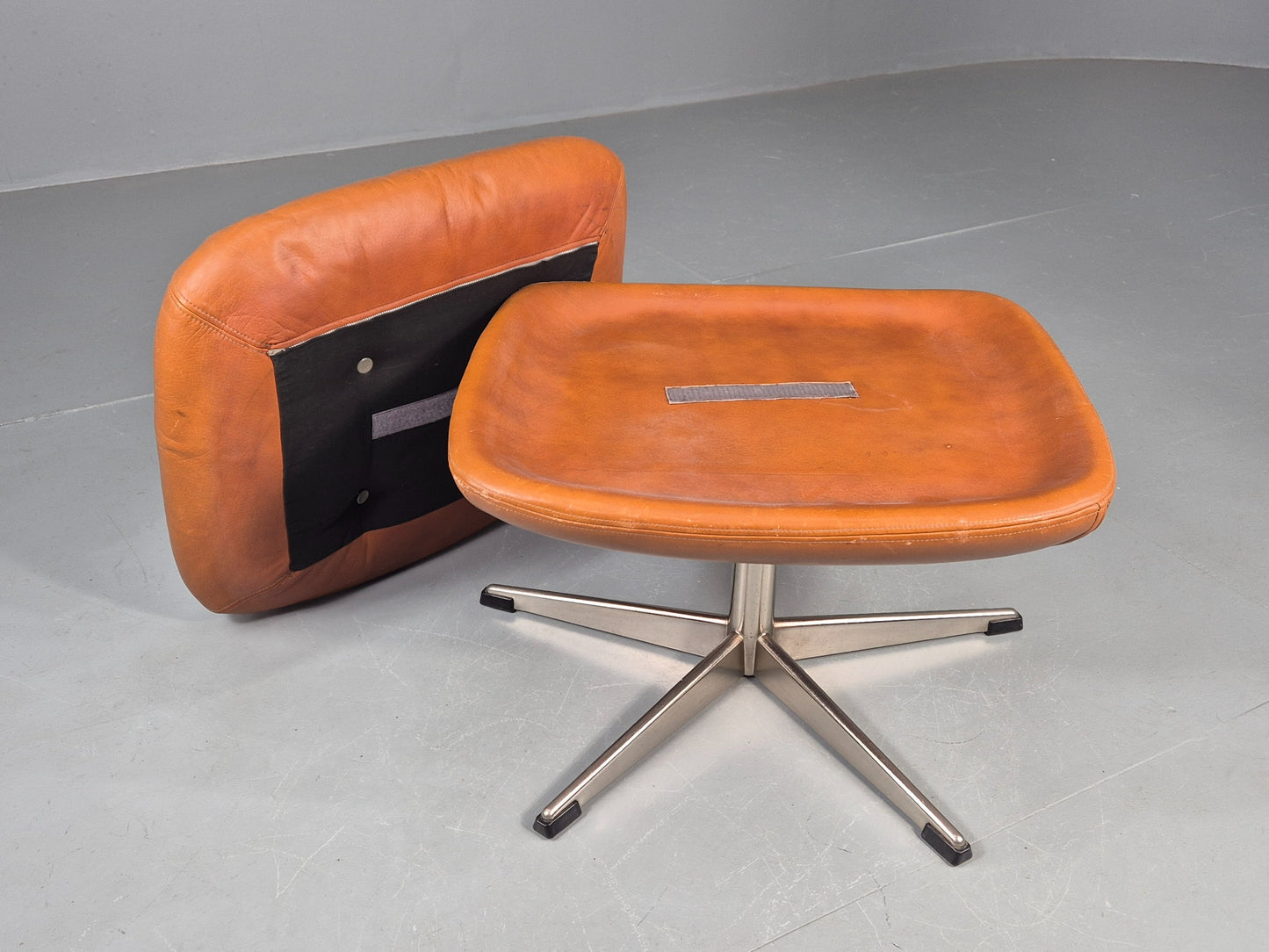 Vintage Danish Mid Century Footstool Tan Leather Swivel Base Retro 1960s EB12151