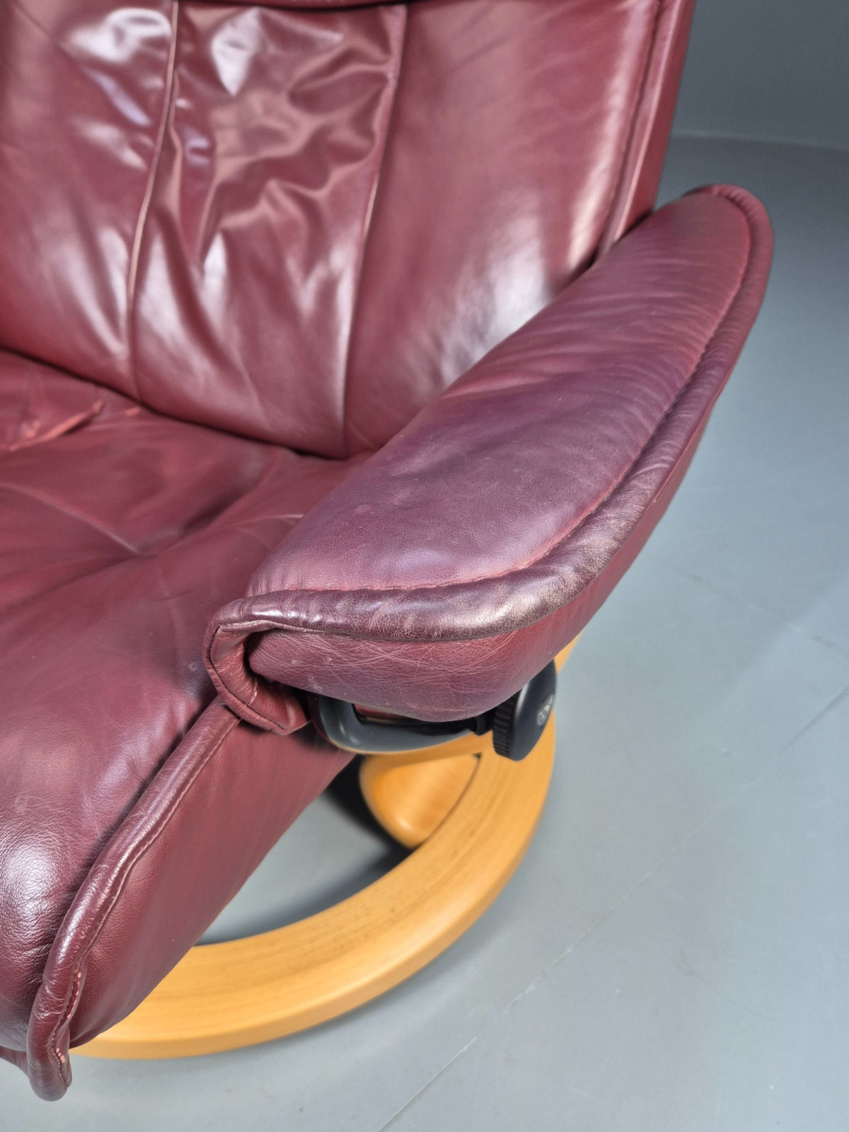 Vintage Ekornes Stressless Swivel Recline Chair Leather Bentwood EB8491