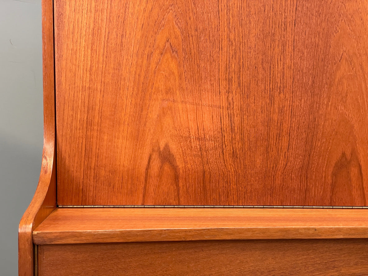 Vintage Teak Highboard Sideboard By Jentique 1960s Mid Century Shelving EB13115