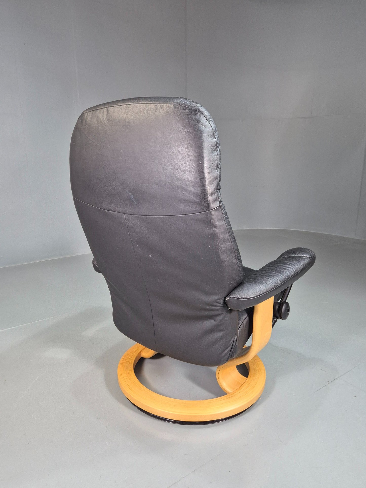 Vintage Stressless Ekornes Swivel and Recline Chair Black Leather Blonde EB07415