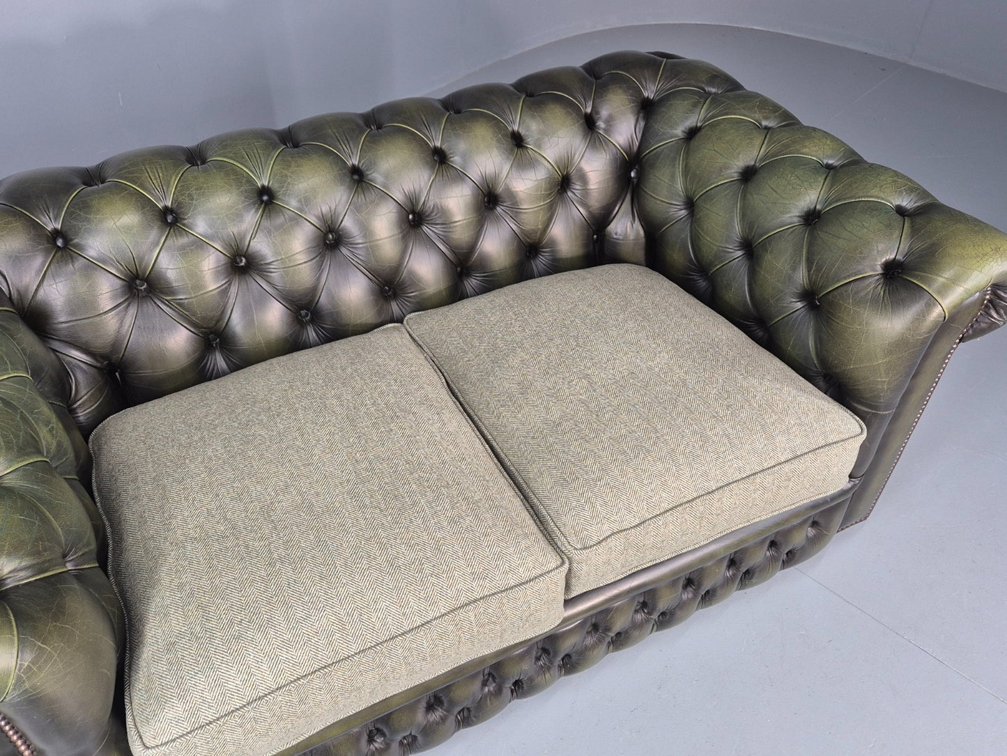 Vintage 2 Seater Sofa Green Chesterfield New Cushions Classic  EB11937