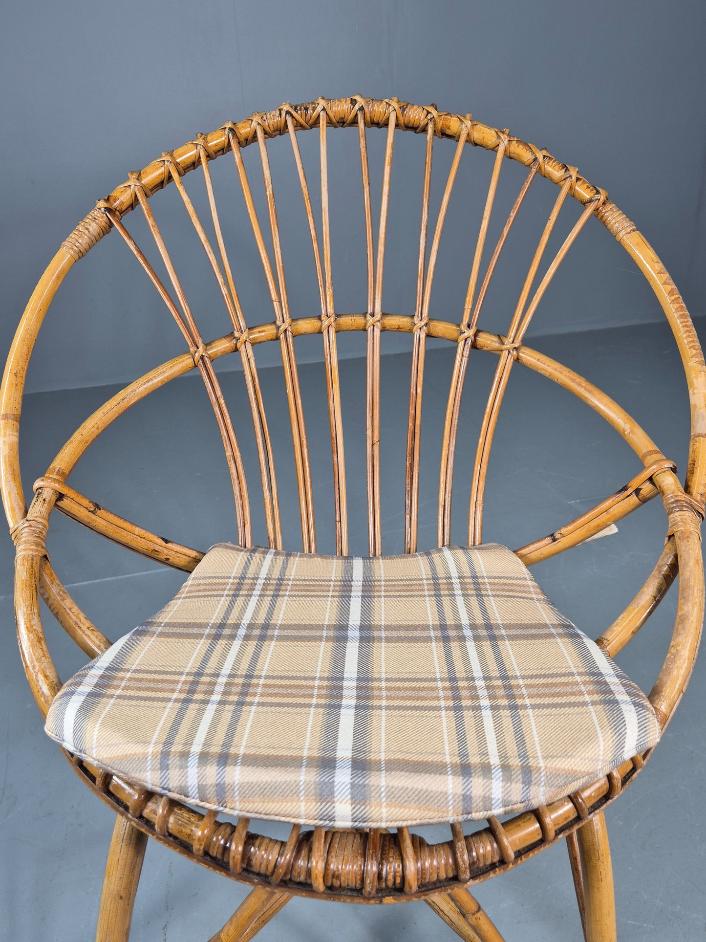 Vintage 1960s Cane Circle Tub Chair Tartan Cushion Retro EB10635