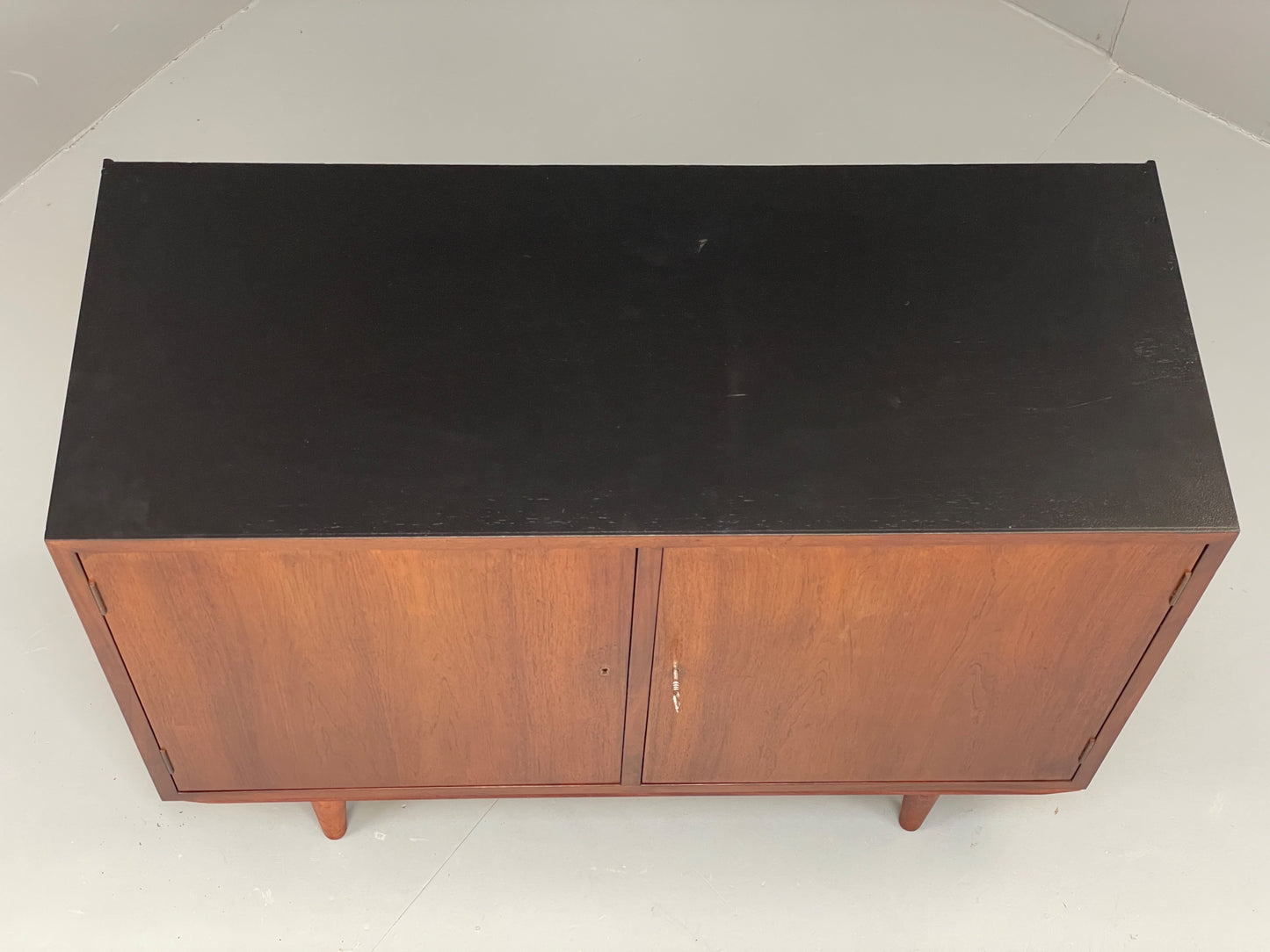 Vintage 1960s Sideboard Cabinet Danish Mid Century Darkwood Shelving EB12922