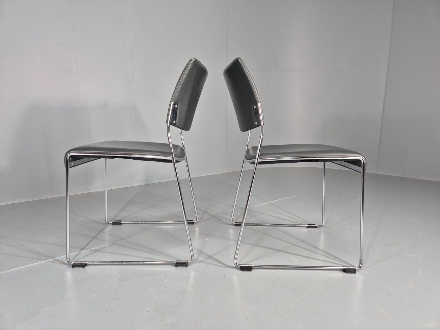 2 Stacking Chairs Modern Design Brunner Linos Leather Chrome EB11918 MSTA