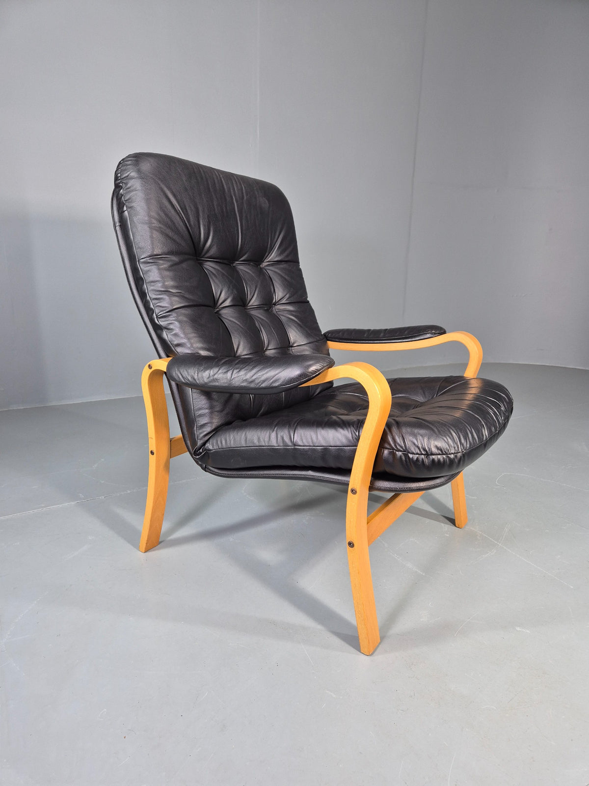 Vintage Danish Leather and Vinyl Lounge Chair Bent Wood Frame 80s Retro EB13076