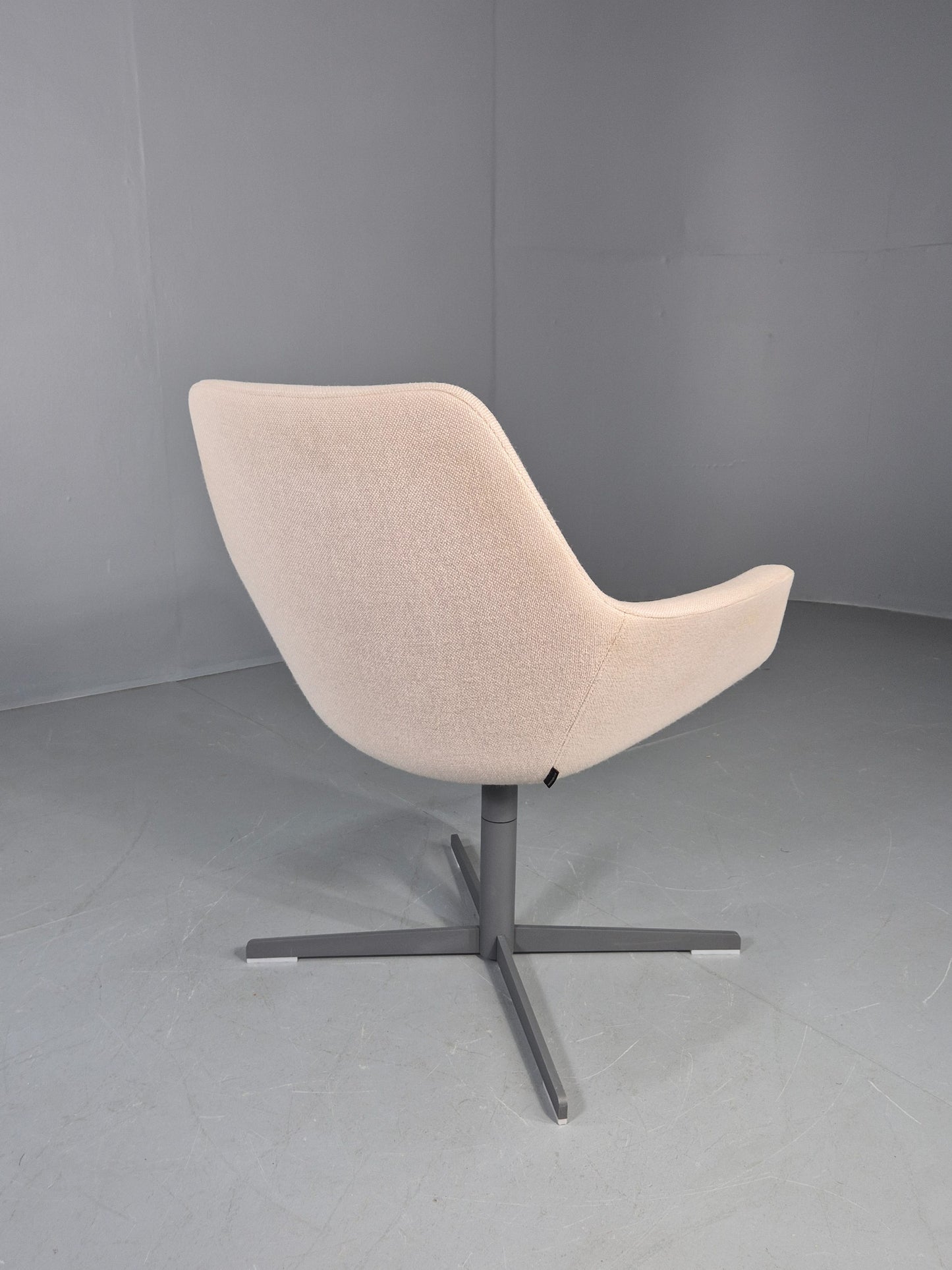 Vintage Swivel Tub Chair Hitch Mylius Modern Design Retro Cream EB12848
