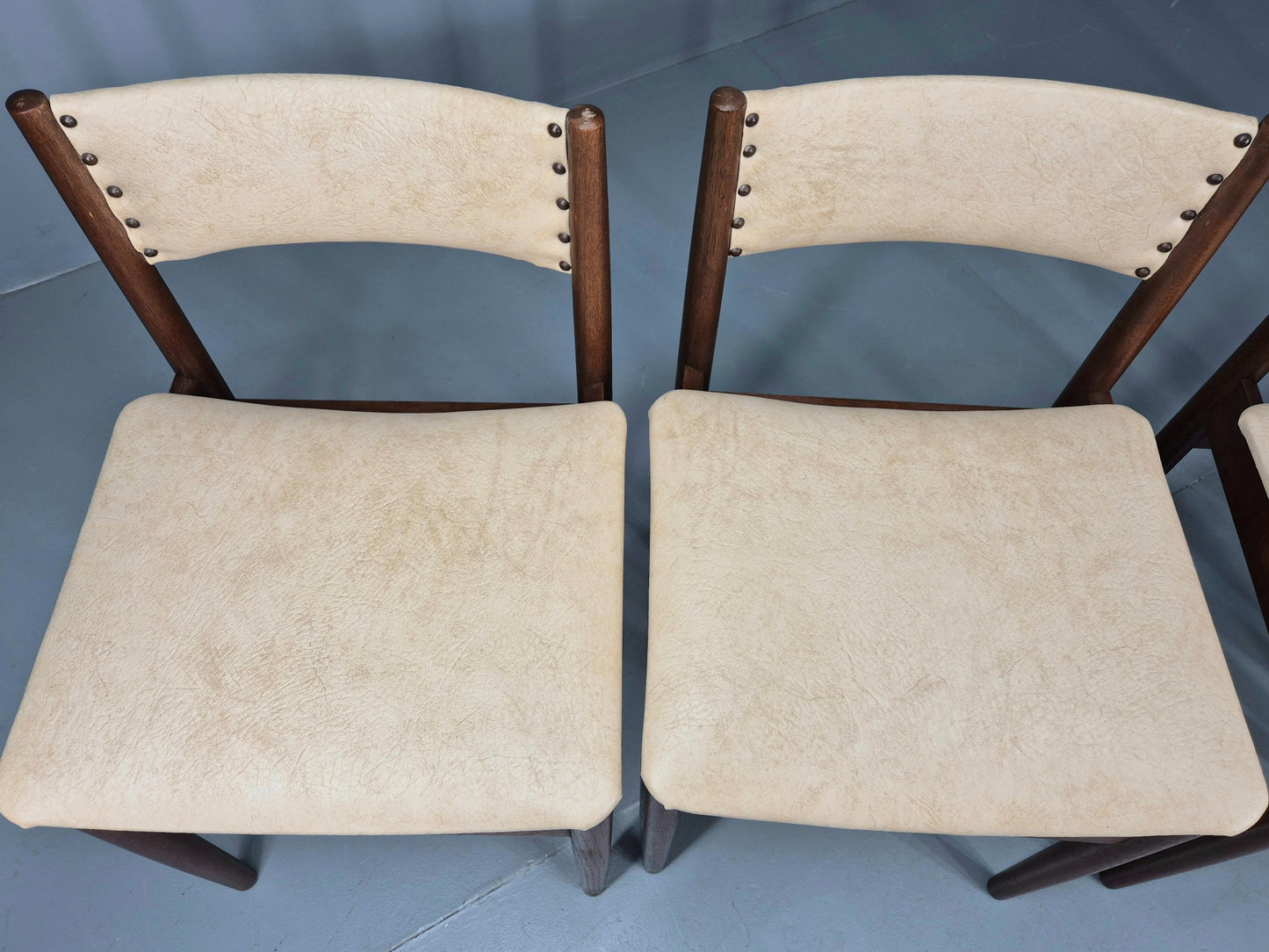 4 Vintage Scandart Dining Chairs Cream Vinyl Teak Frame 1960s MCM Retro EB12188