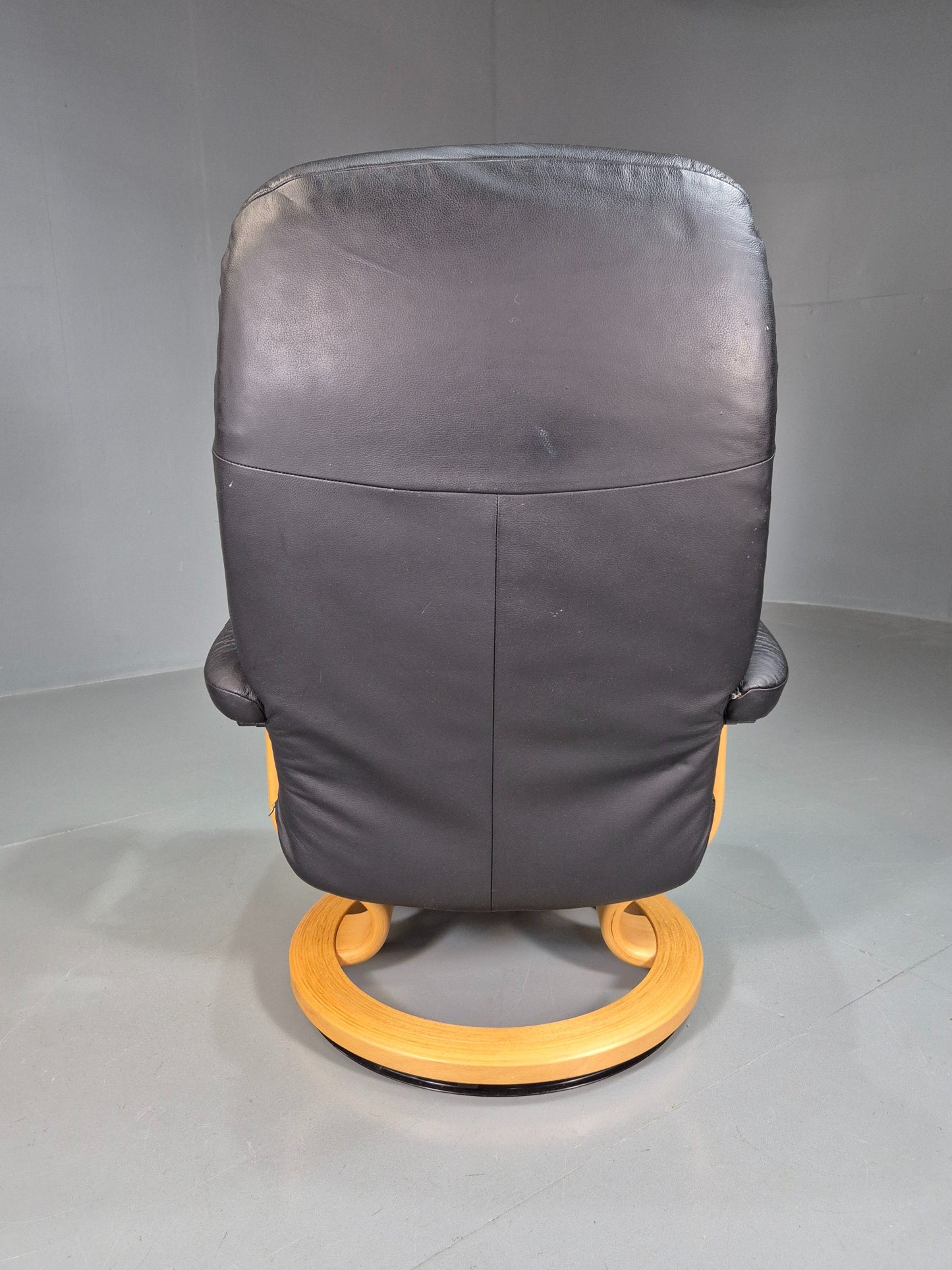 Vintage Stressless Ekornes Swivel and Recline Chair Black Leather Blonde EB07415