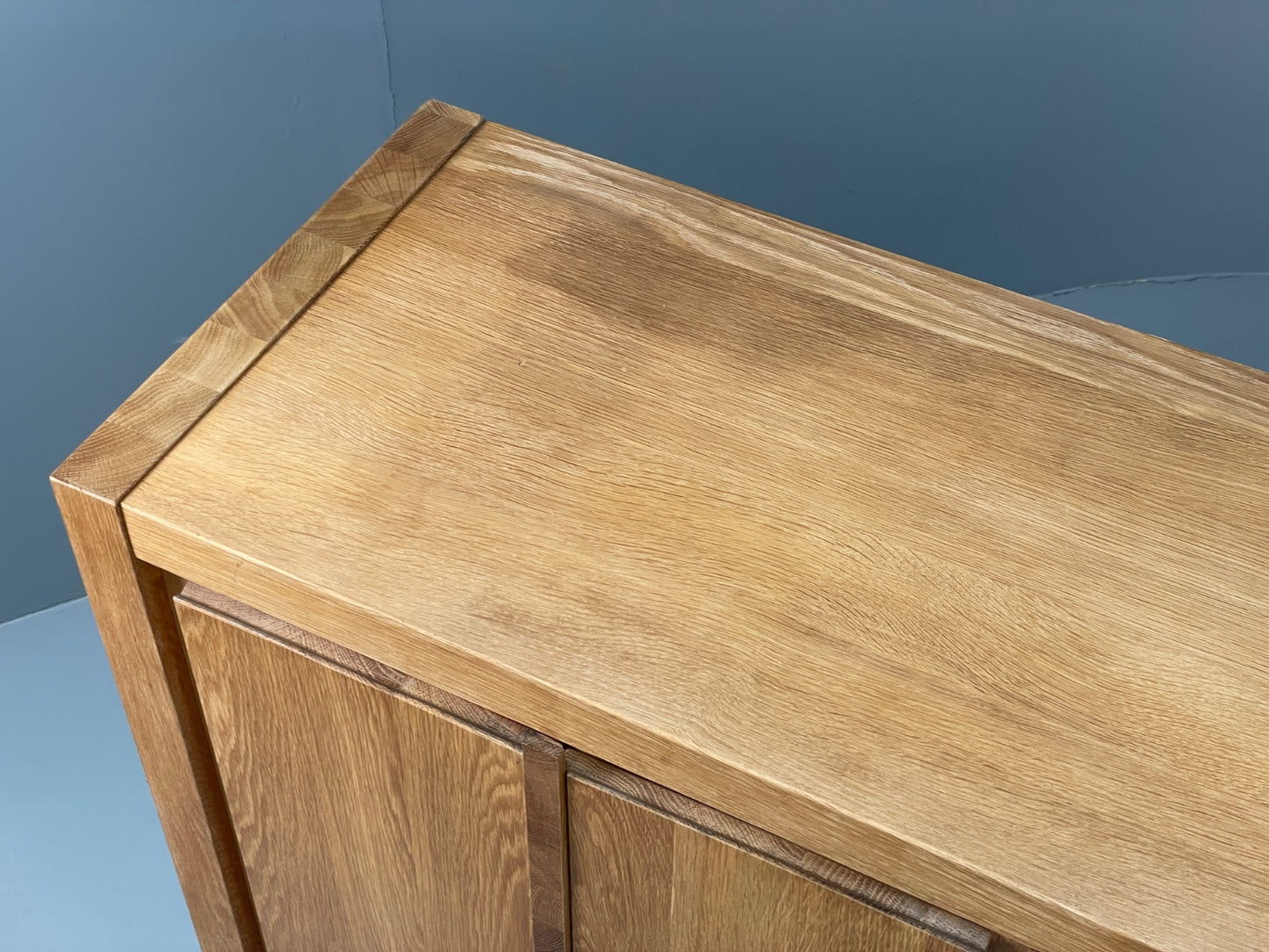 Contemporary Oak Sideboard Solid Doors Drawers Bi-fold Golden EB12287
