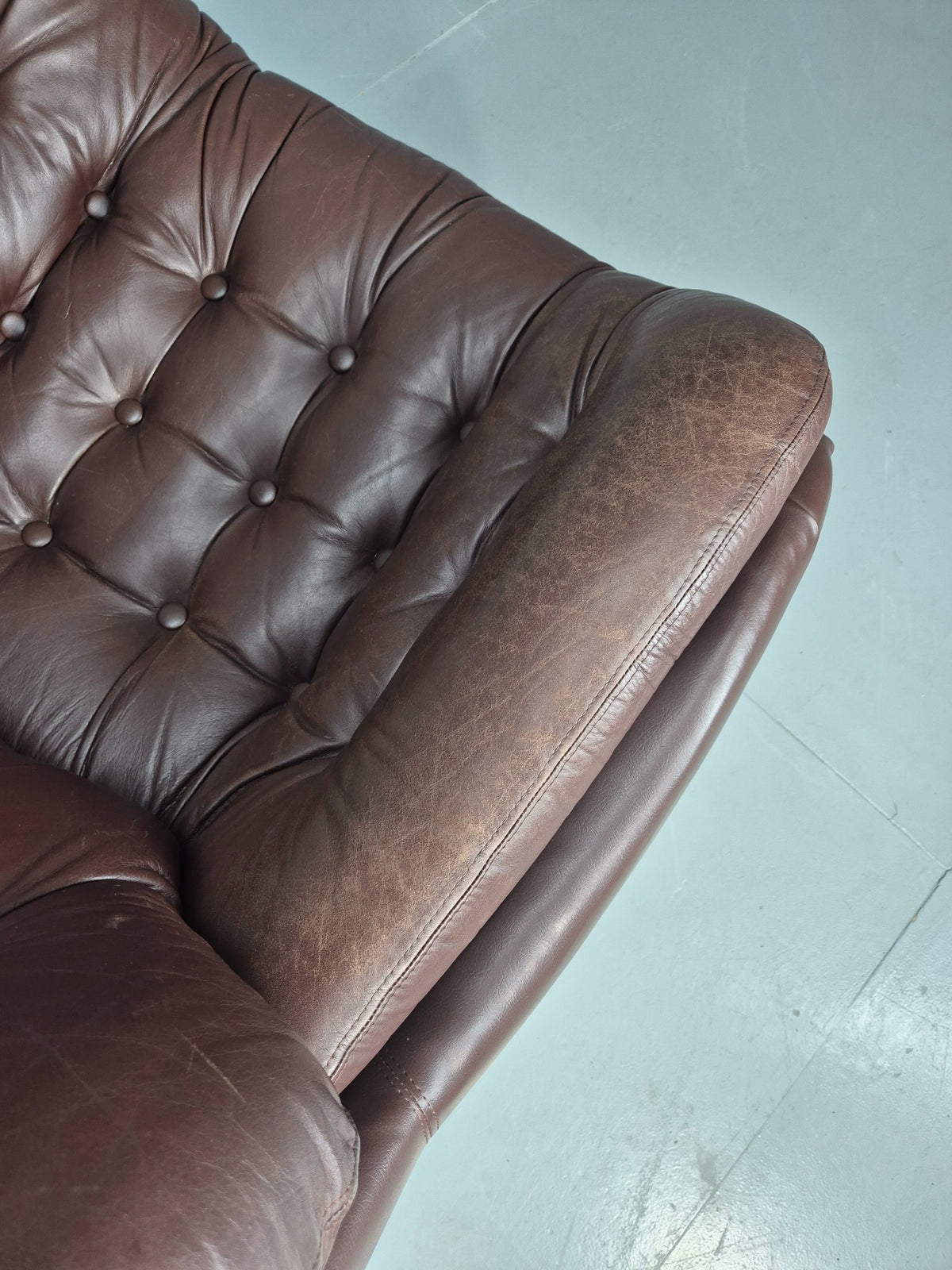 A Vintage Danish Leather and Vinyl Lounge Chair 1980s Retro MCM  EB13091