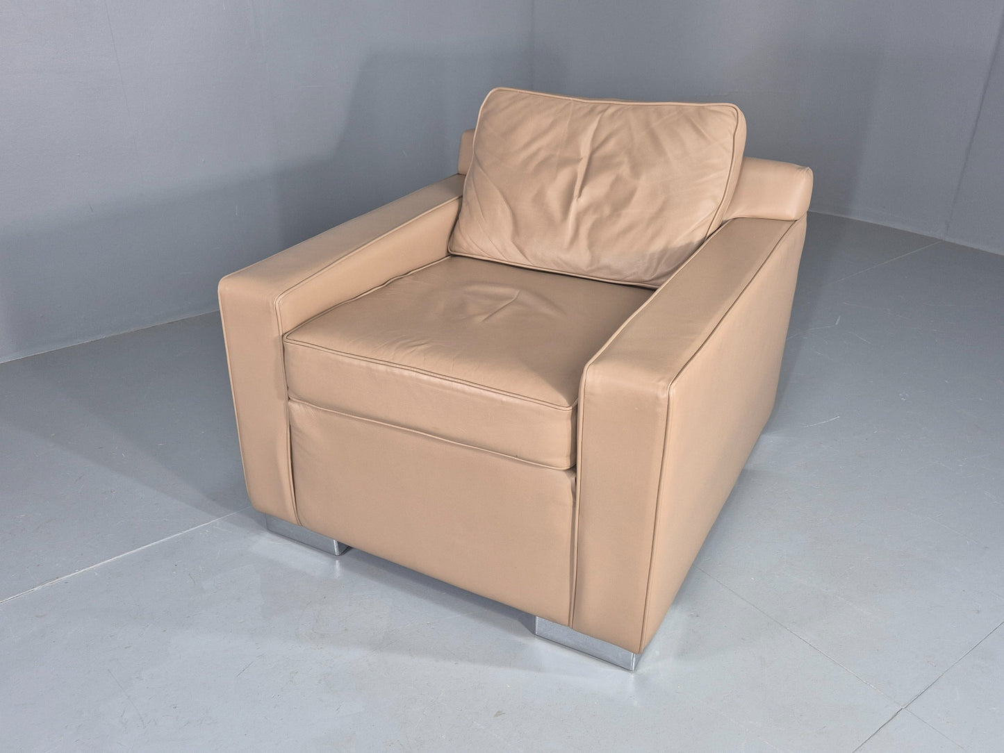 Vintage Leather Cube Chair Moores Interiors Bespoke Build Quality EB11997