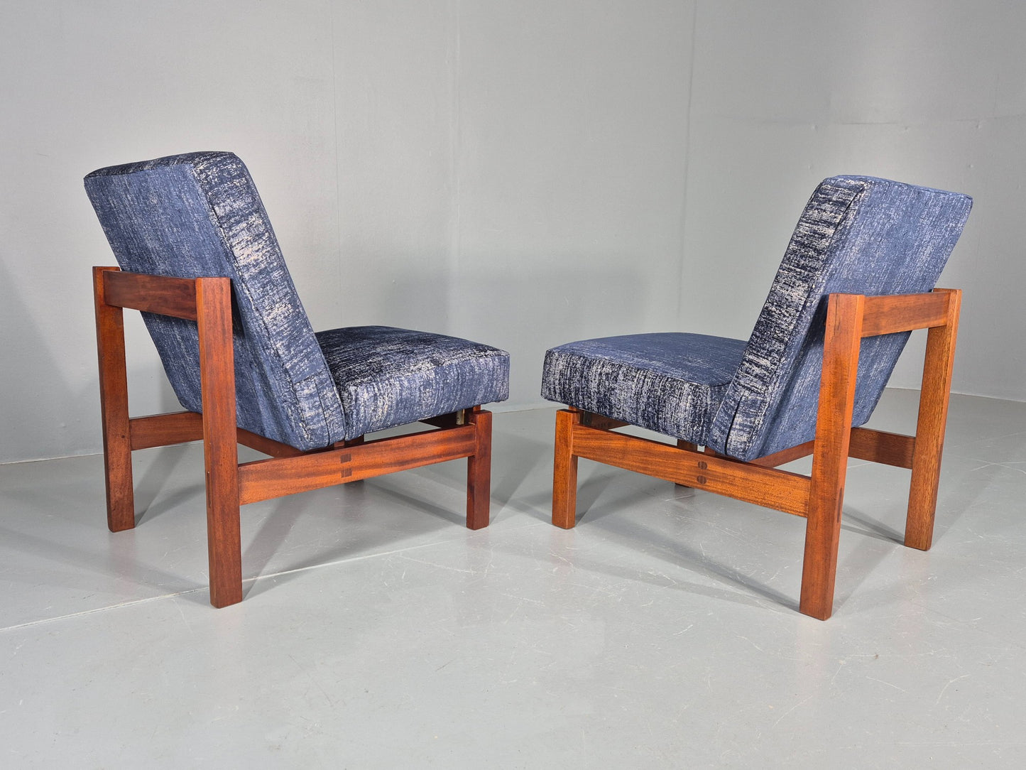 2 Vintage Lounge Chairs 1960s Mid Century Design Teak Frame Guy Rogers EB11848