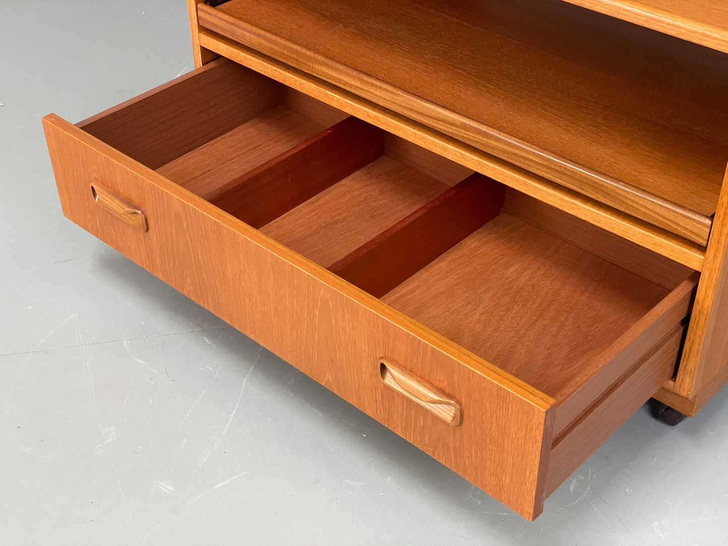 Vintage Teak Media Unit G Plan 1970s Sliding Shelf TV Unit EB12069