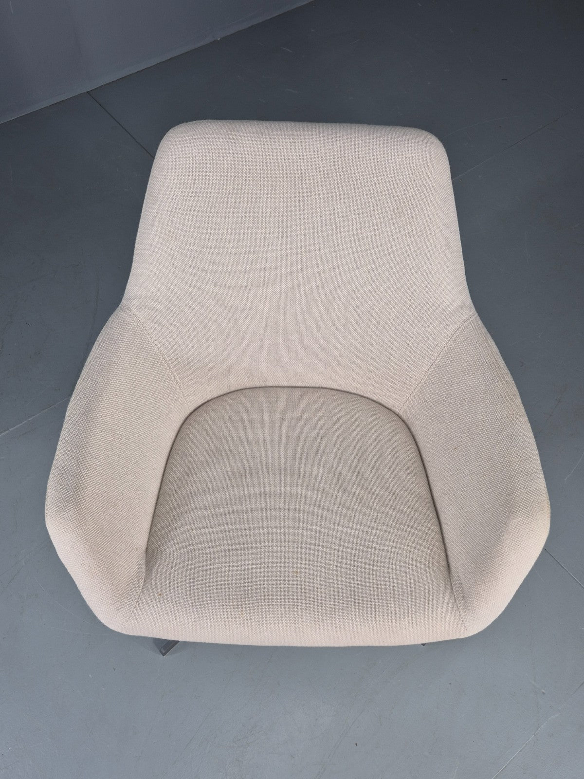Vintage Swivel Tub Chair Hitch Mylius Modern Design Retro Cream EB12849