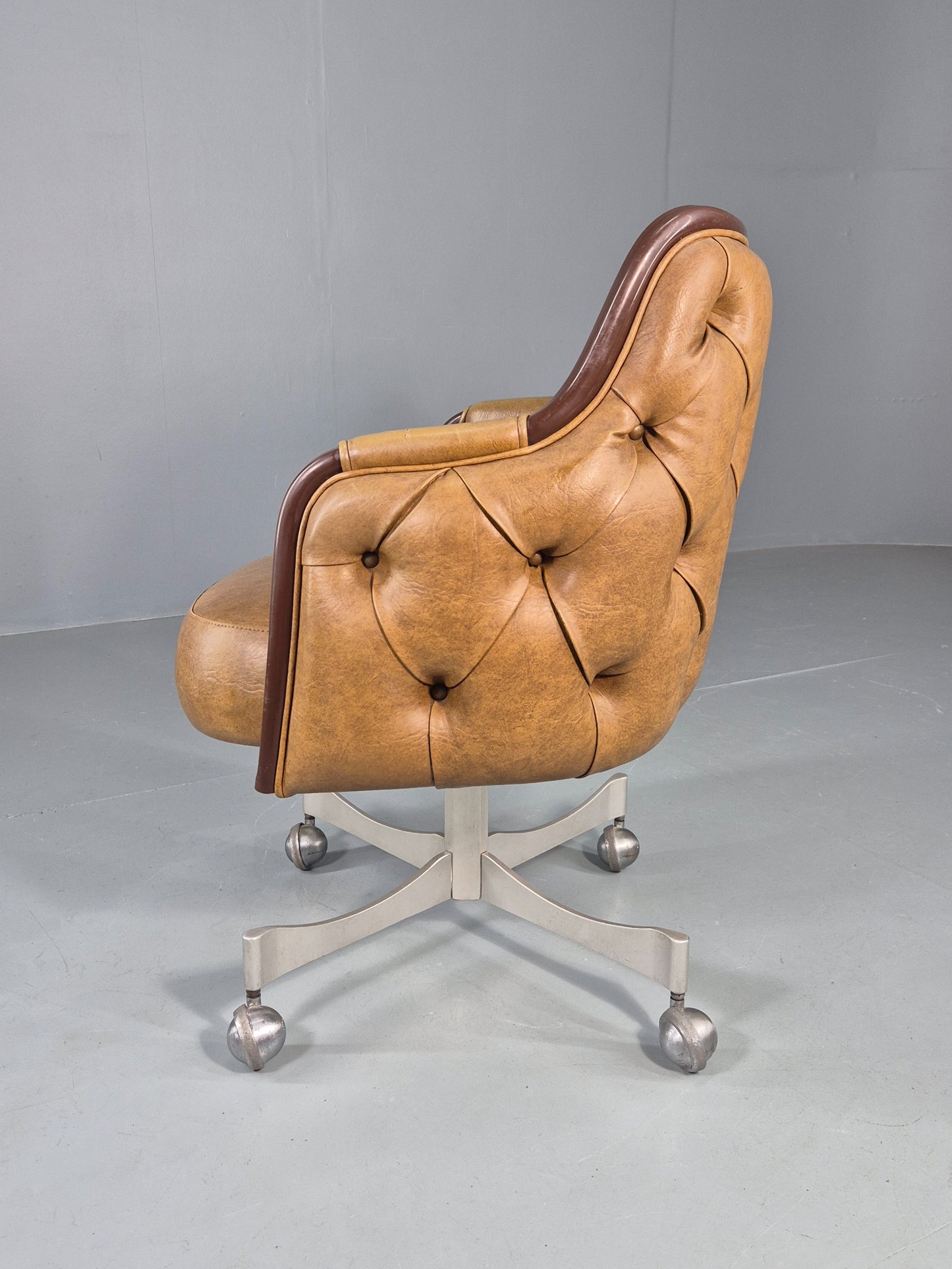 Vintage 1970s Office Chair Light Tan Vinyl Swivel Base Gasser Inc. Retro EB12159
