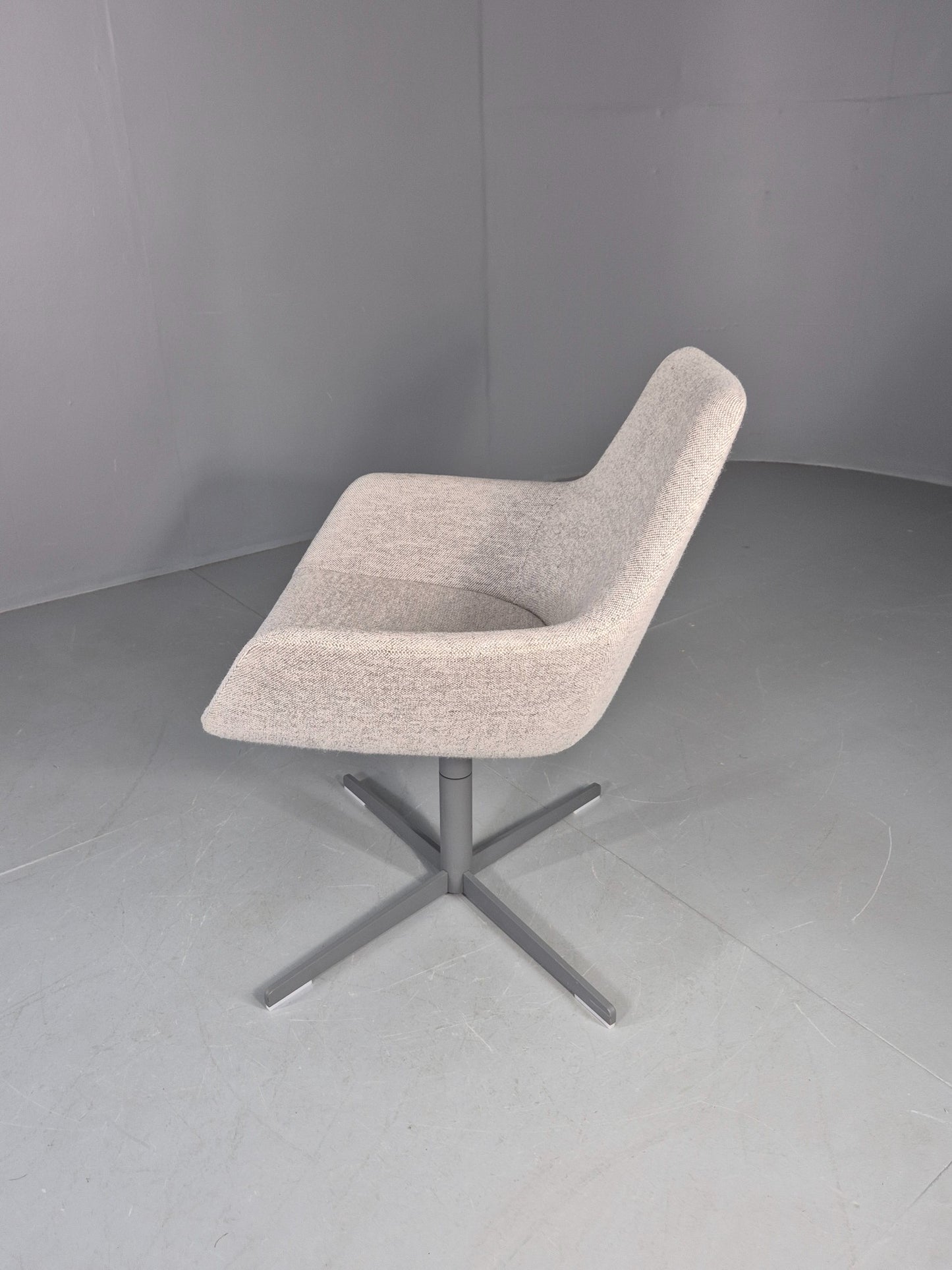 Vintage Swivel Tub Chair Hitch Mylius Modern Design Retro Cream  EB12842