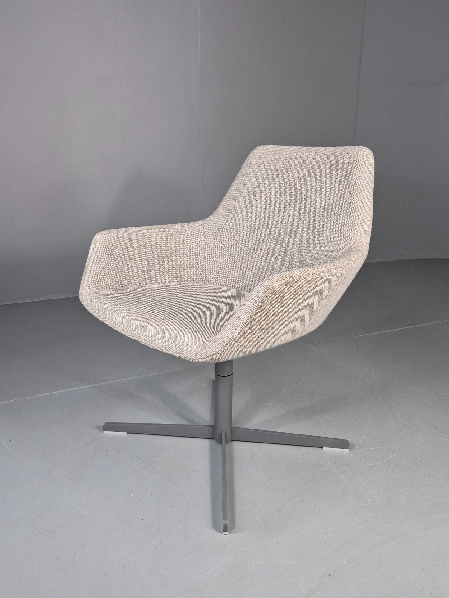 Vintage Swivel Tub Chair Hitch Mylius Modern Design Retro Cream  EB12843