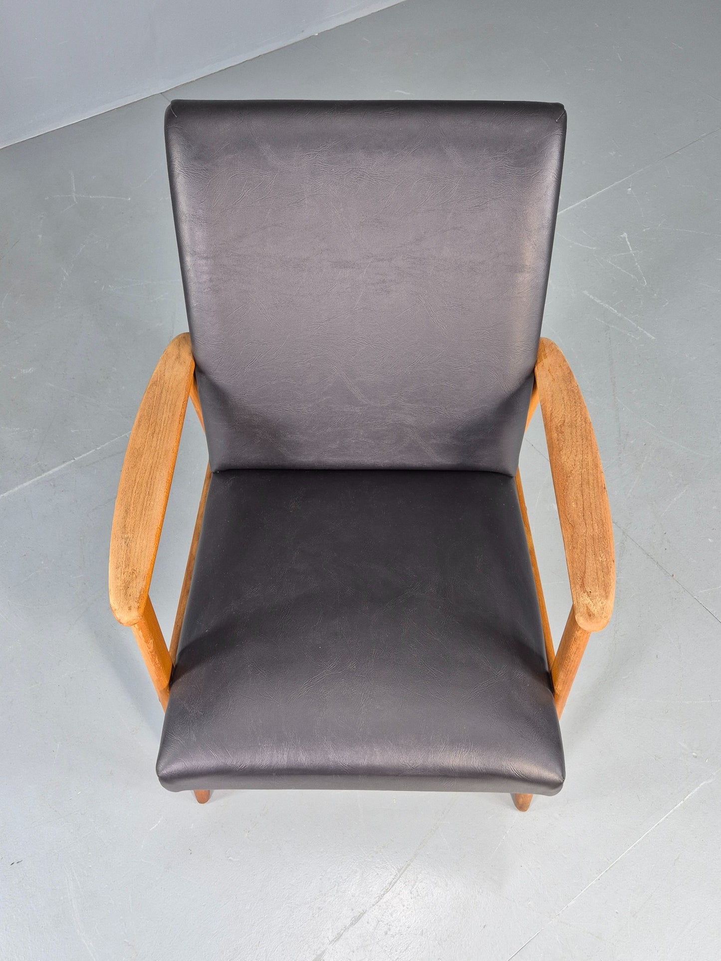 Vintage Teak Mid Century Lounge Chair 1960s Retro Black Vinyl  EB12690