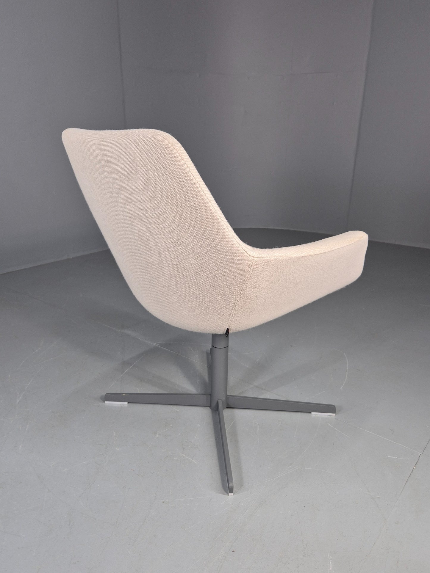 Vintage Swivel Tub Chair Hitch Mylius Modern Design Retro Cream EB12849