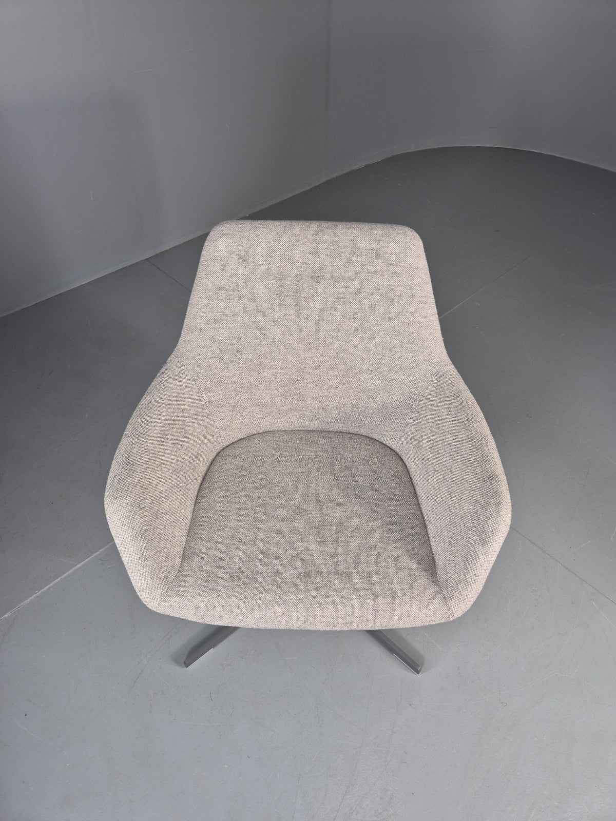 Vintage Swivel Tub Chair Hitch Mylius Modern Design Retro Cream EB12841