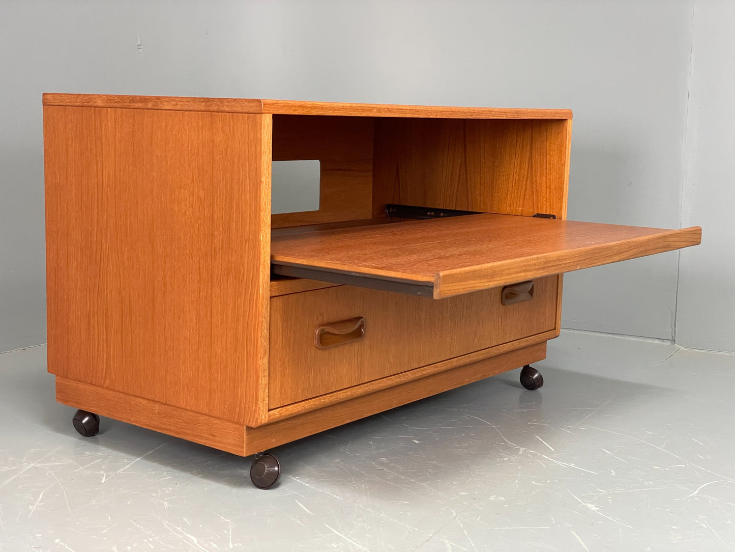 Vintage Teak Media Unit G Plan 1970s Sliding Shelf TV Unit EB12069
