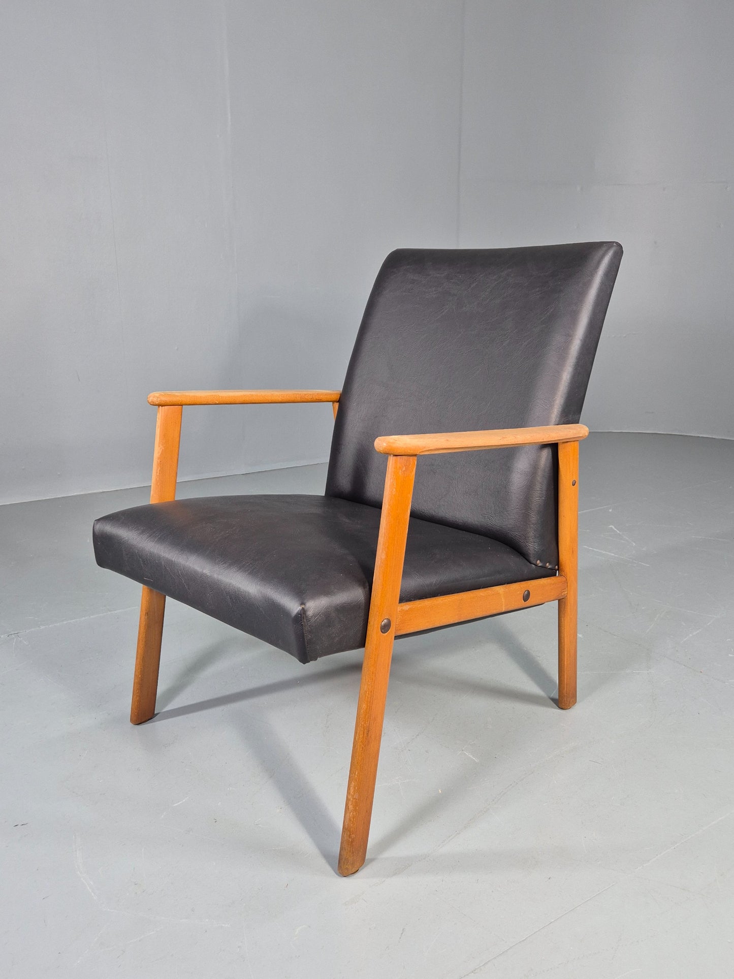 Vintage Teak Mid Century Lounge Chair 1960s Retro Black Vinyl  EB12690