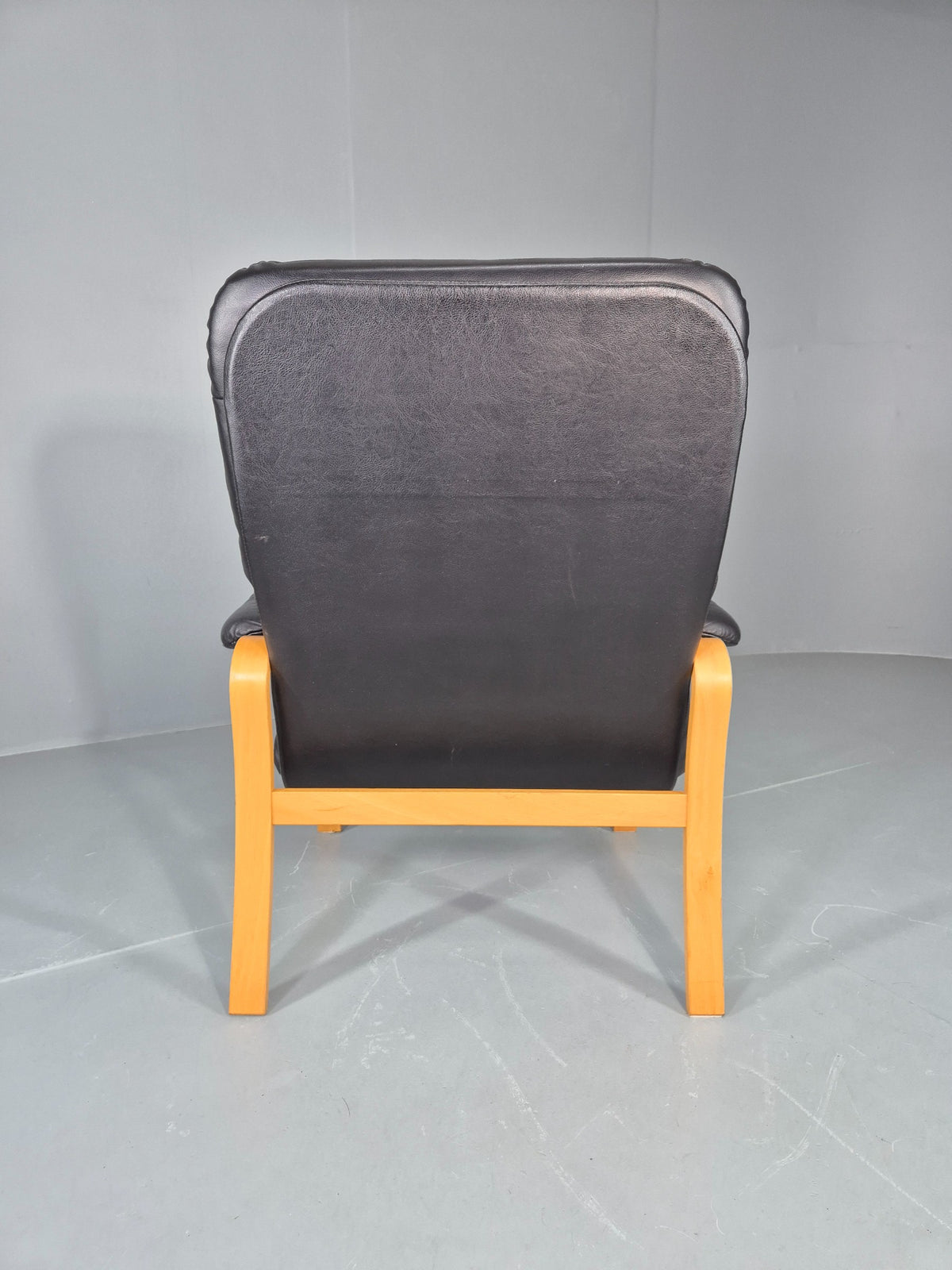 Vintage Danish Leather and Vinyl Lounge Chair Bent Wood Frame 80s Retro EB13076