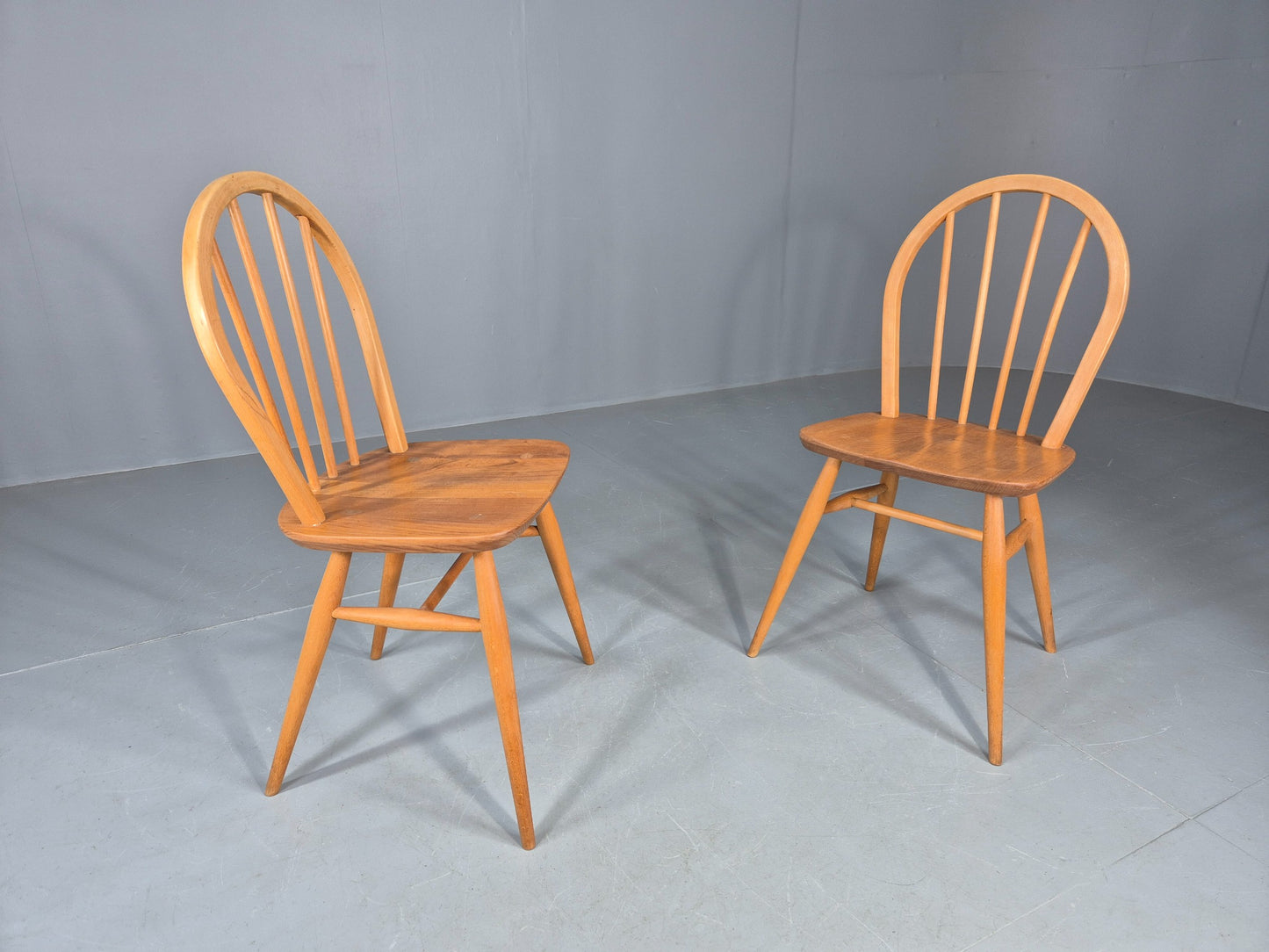 2 Ercol Windsor Chairs Elm and Beech 4 Stick Model 1960s Retro EB12269