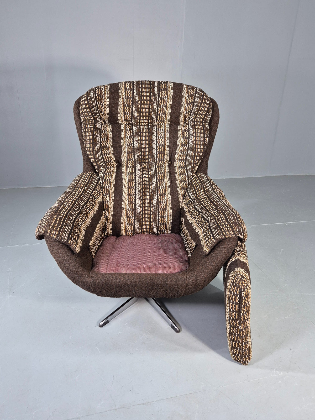 Vintage Egg Chair 1980s Retro Original Cloth Modern Design Brown Cream EB13066
