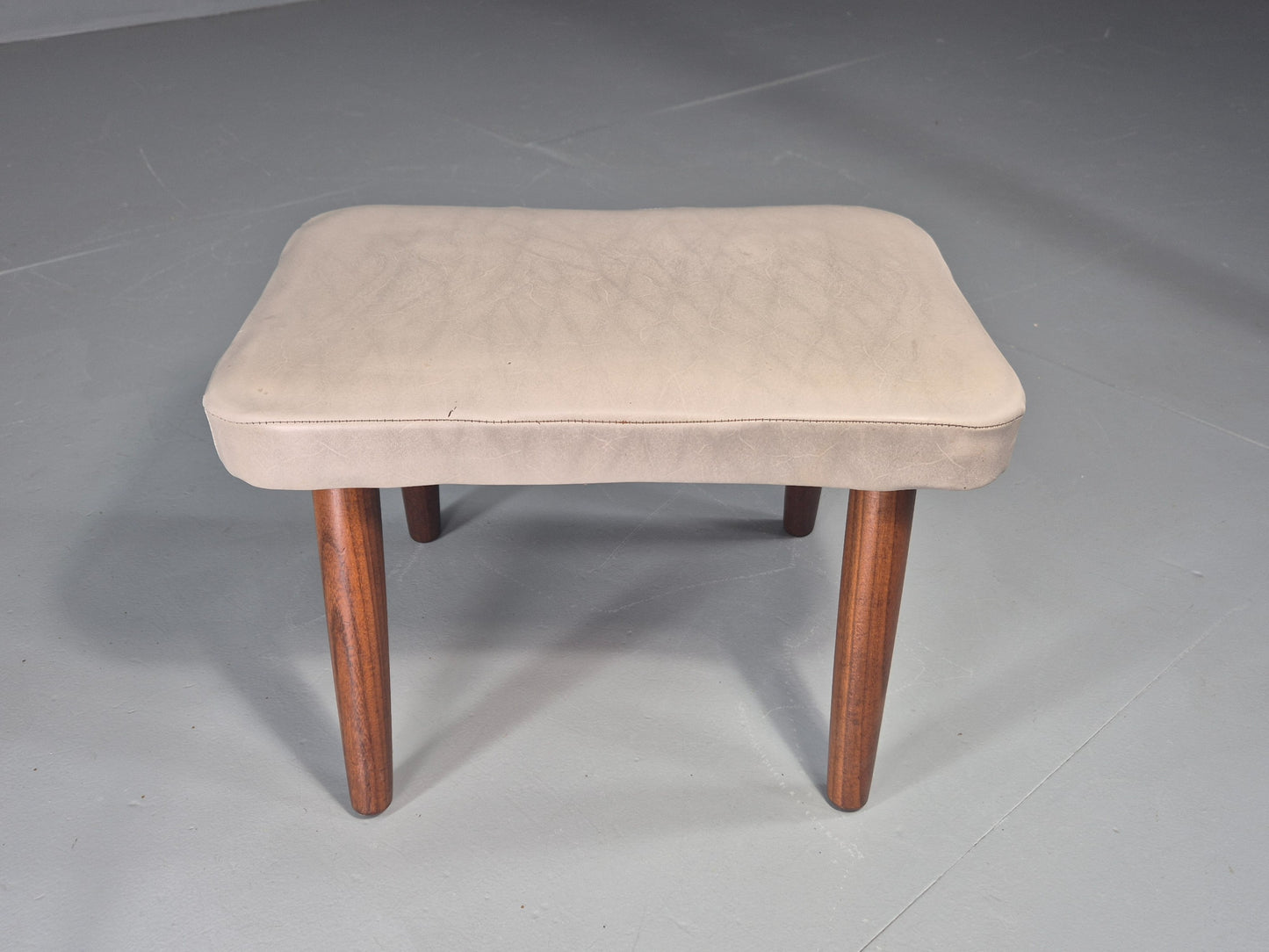 Vintage Mid Century Footstool Danish Cream Vinyl Teak Legs 1960s Retro EB12055
