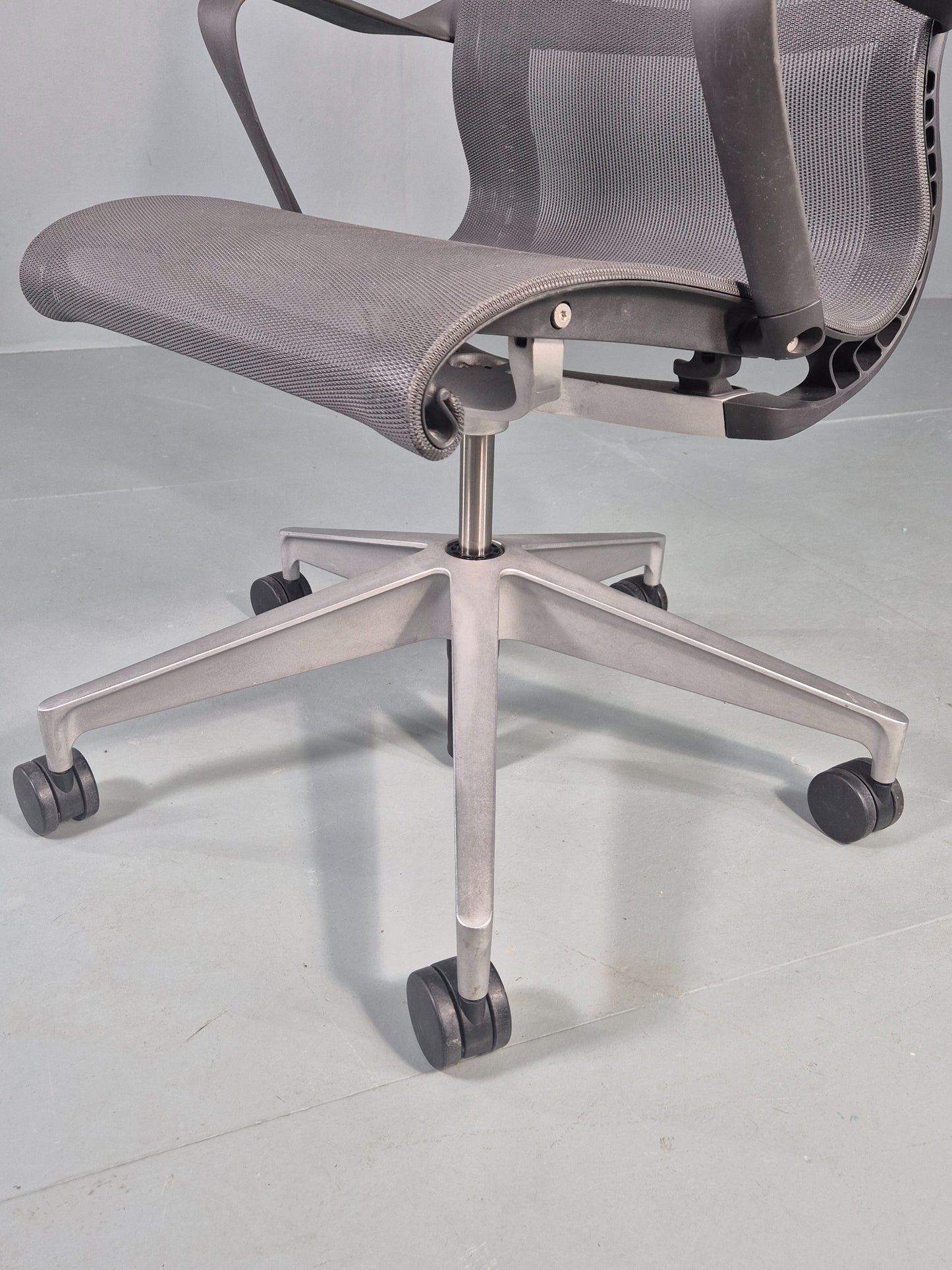 Herman Miller Setu Office Chair Modern design Quality Comfortable EB12573