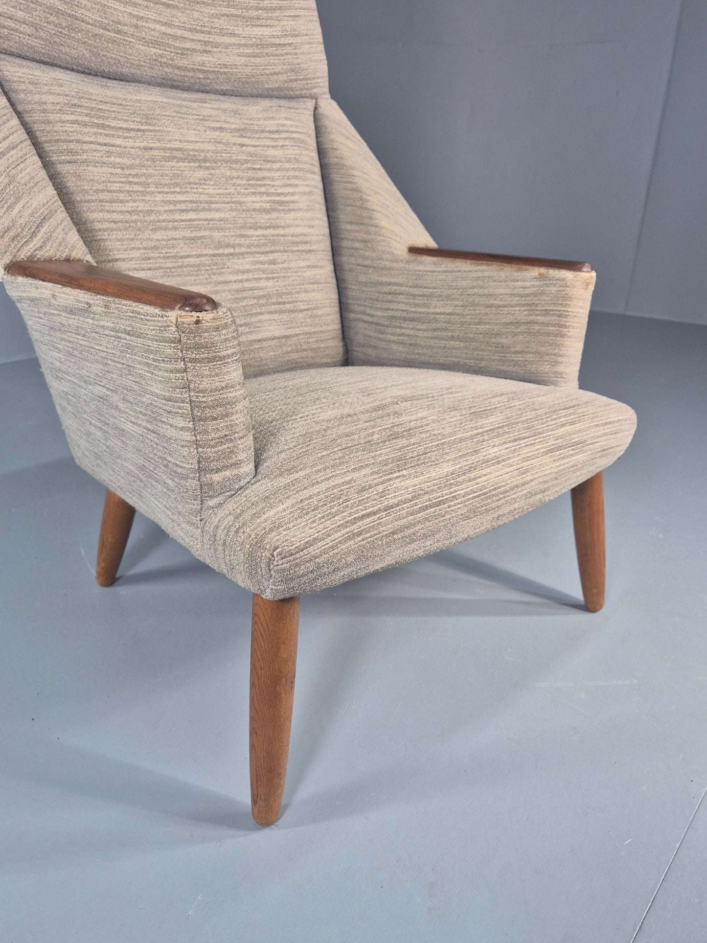 Vintage Mid Century Lounge Chair Danish Design Teak legs and Arms 1950s Retro  EB12320