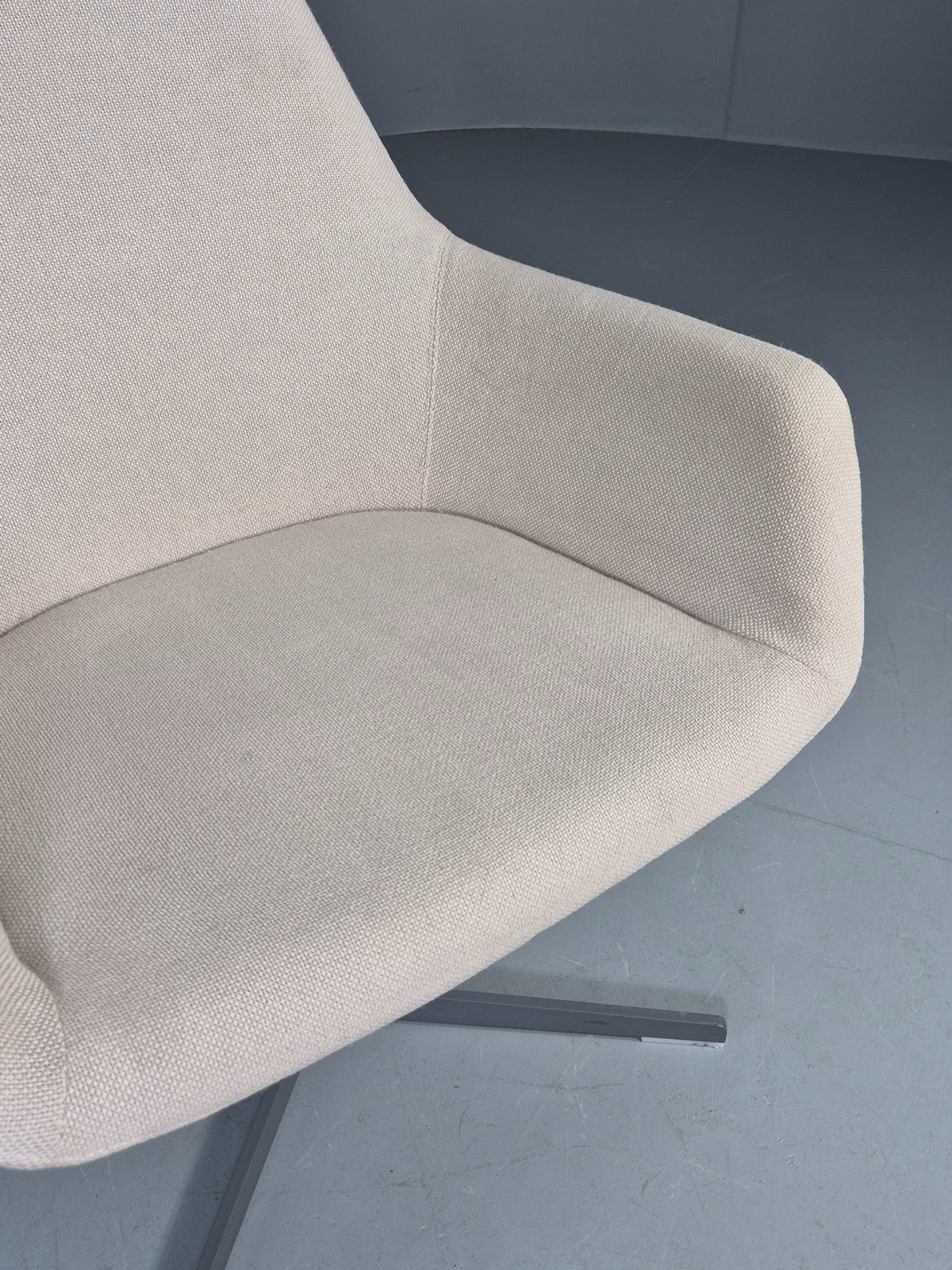 Vintage Swivel Tub Chair Hitch Mylius Modern Design Retro Cream EB12853