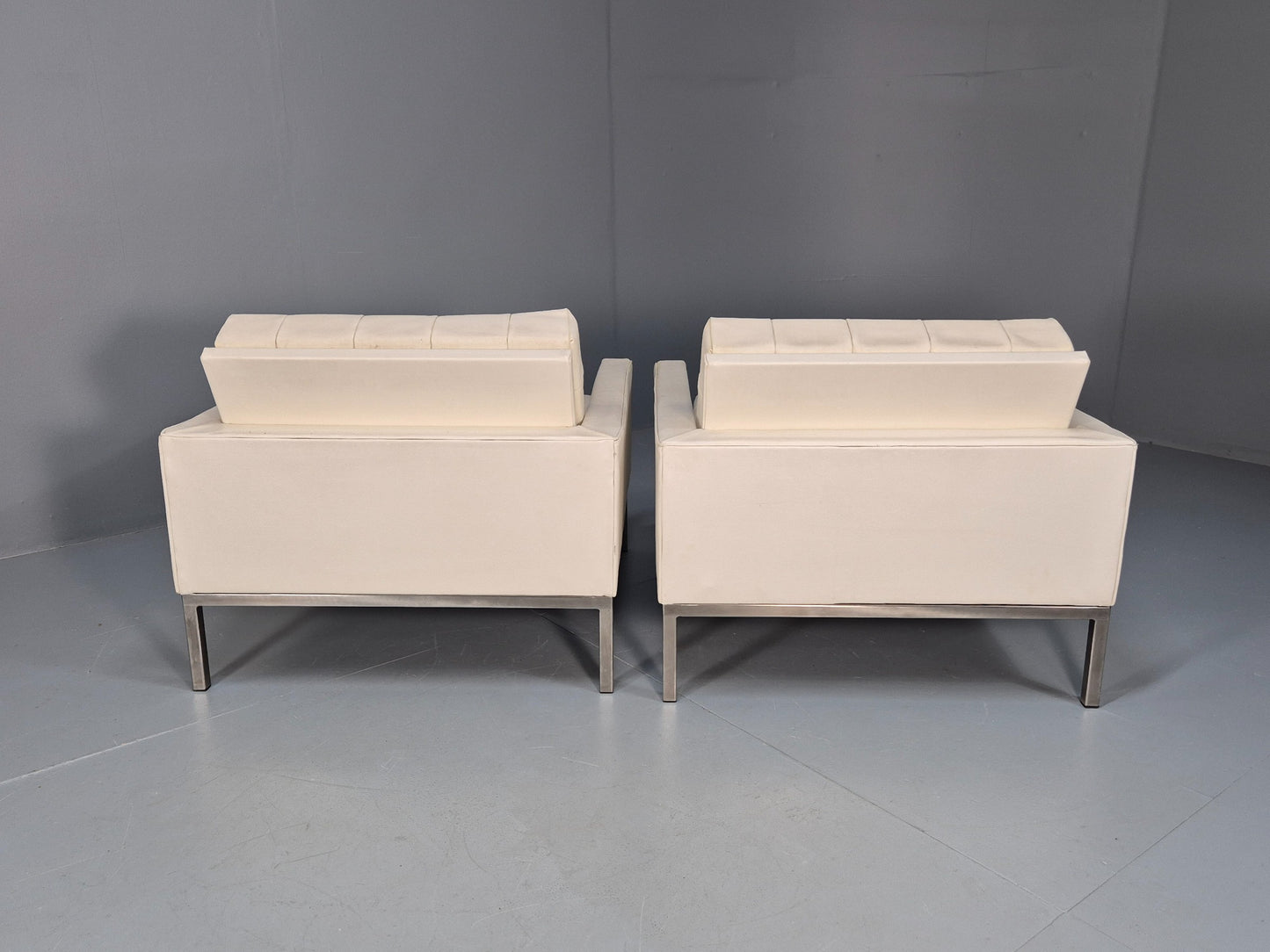 2 Vintage 1960s Robin Day Club Chairs White Vinyl Mid Century Originals EB9973