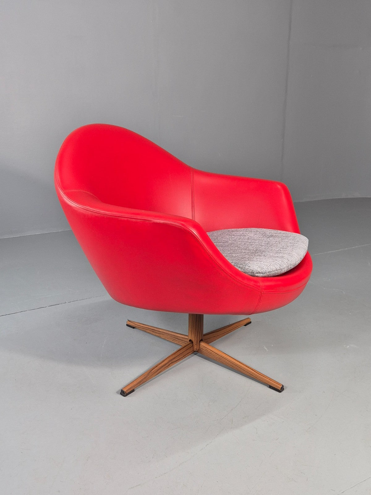 Vintage 1960s Swivel Chair Red Vinyl Grey Cushion Mid Century EB11076 MSWI