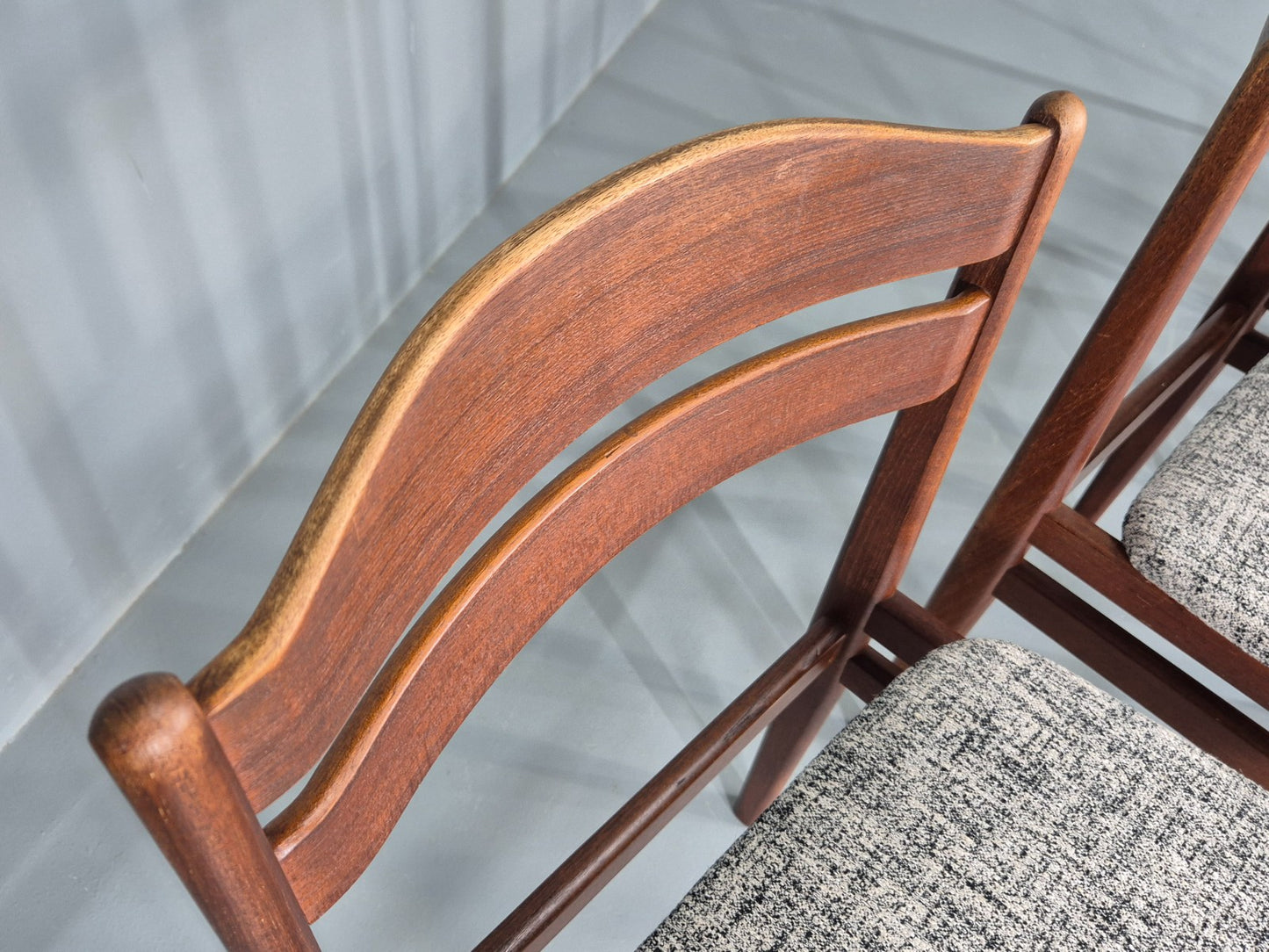 Set of four dining chairs with silver and deep blue seat pads EB11892