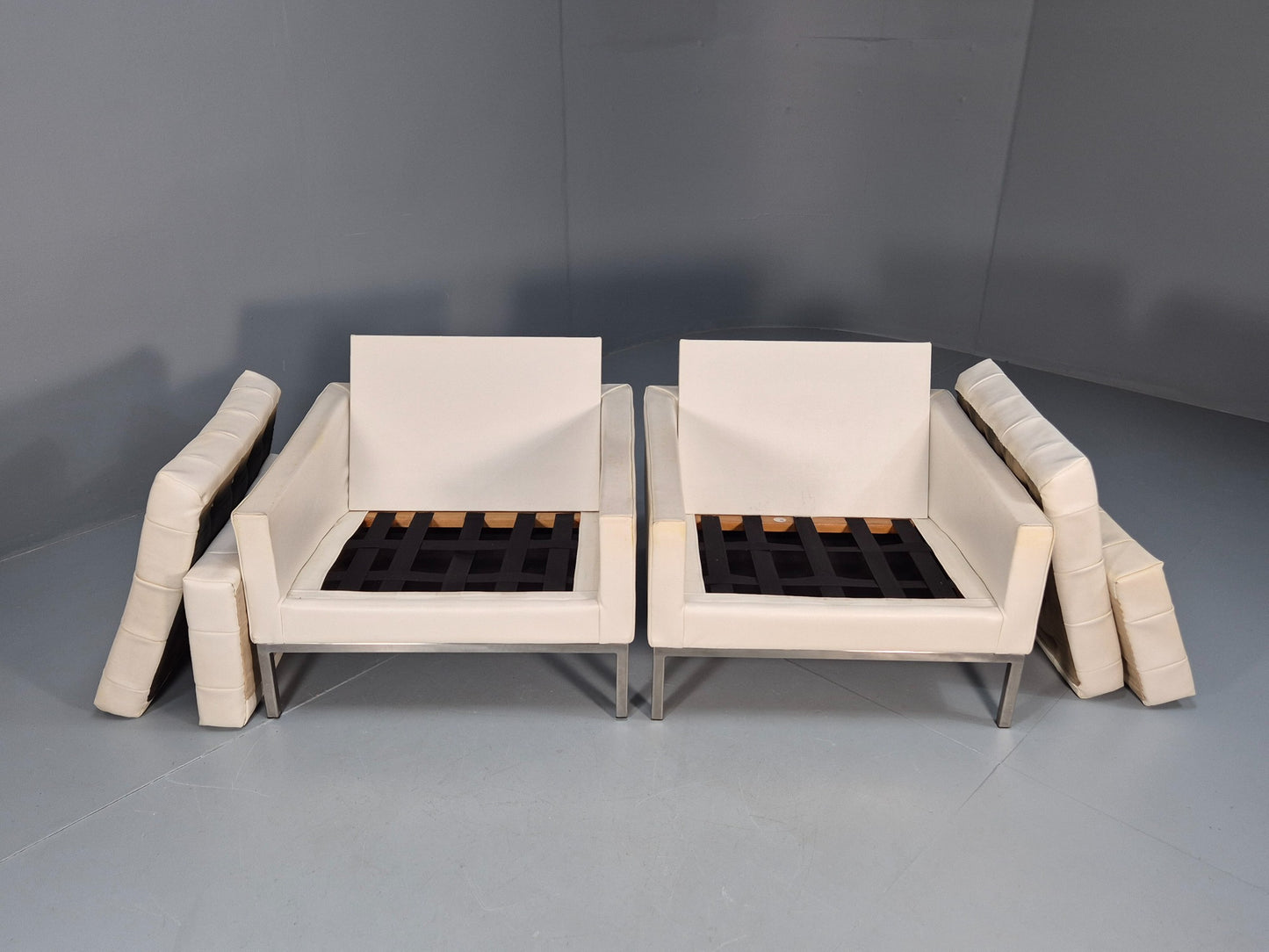 2 Vintage 1960s Robin Day Club Chairs White Vinyl Mid Century Originals EB9973