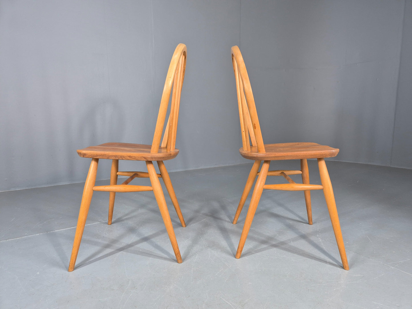 2 Ercol Windsor Chairs Elm and Beech 4 Stick Model 1960s Retro EB12269