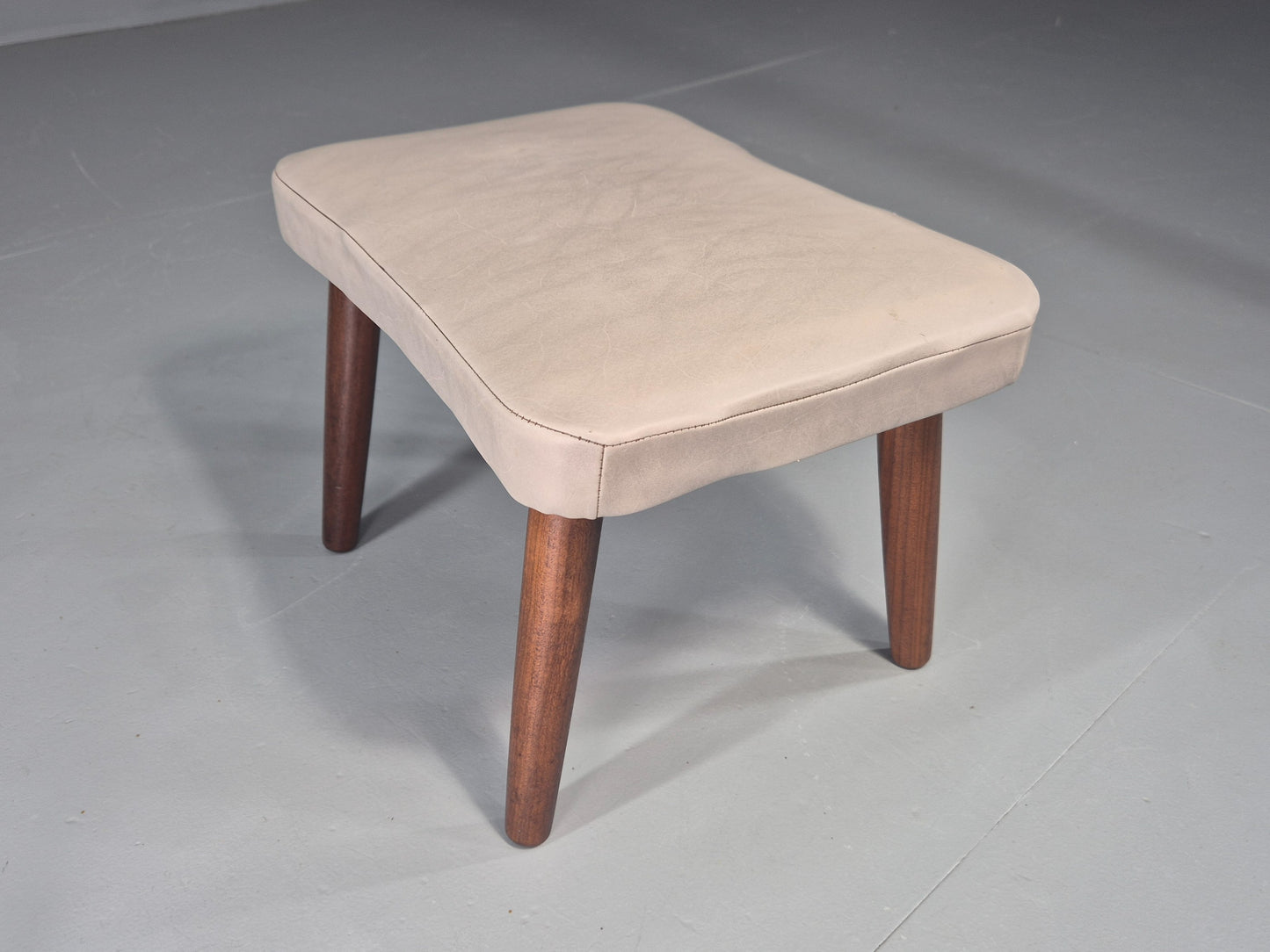 Vintage Mid Century Footstool Danish Cream Vinyl Teak Legs 1960s Retro EB12055