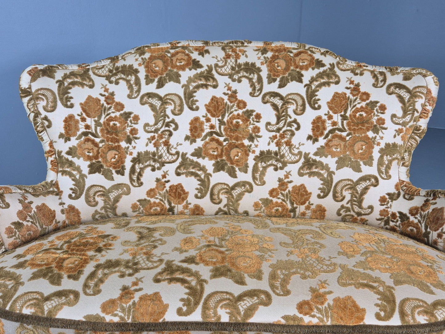 Dinky Danish 2 seat Sofa 1970s Glam Gold Floral Moquette Kitsch Retro EB12738