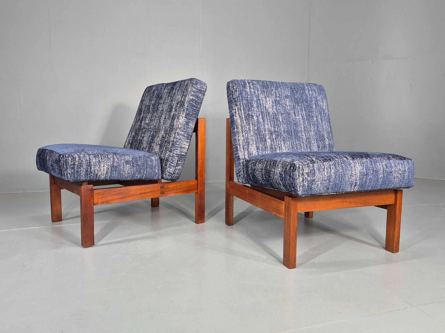 2 Vintage Lounge Chairs 1960s Mid Century Design Teak Frame Guy Rogers EB11848