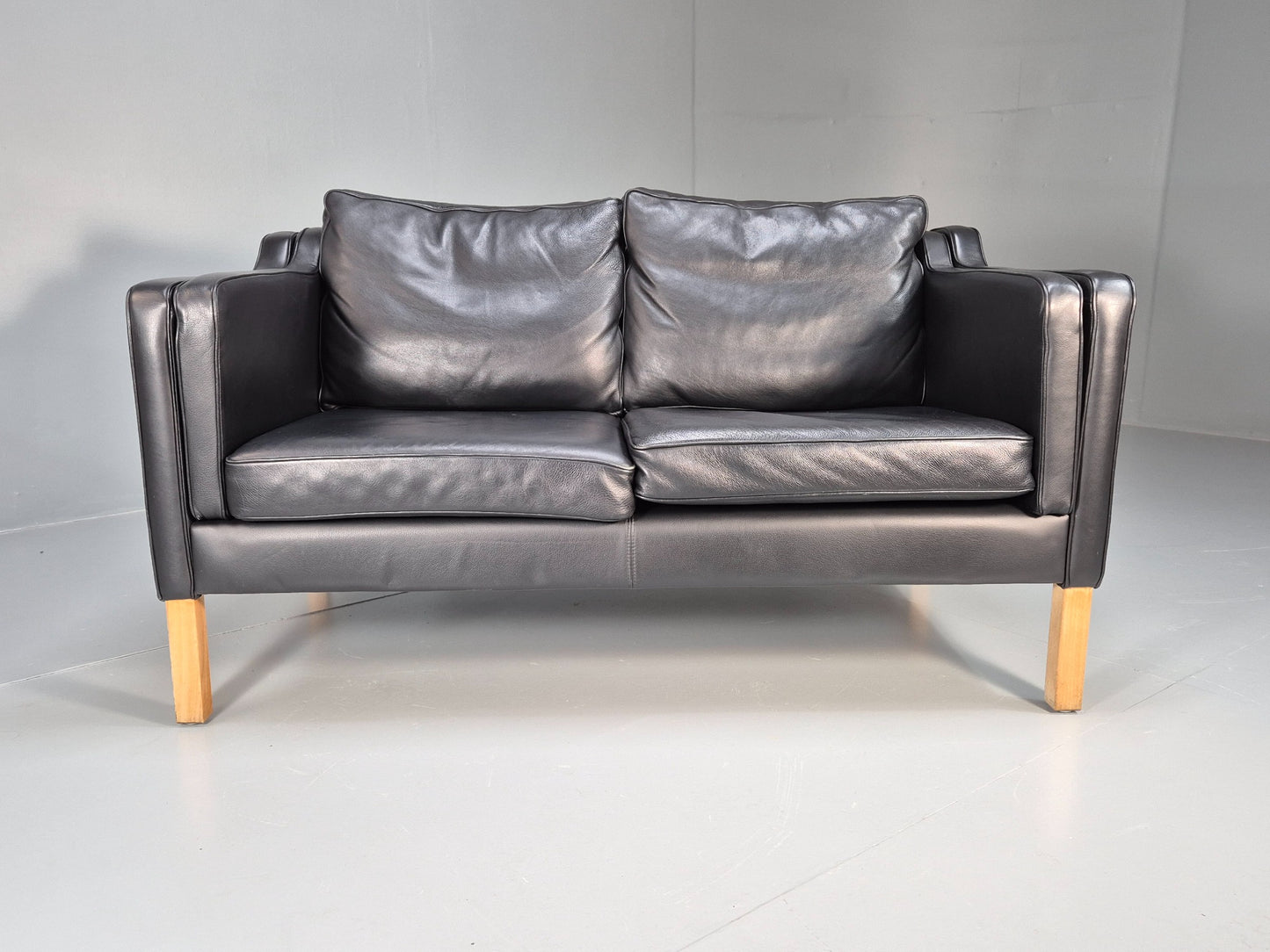 Vintage 2 Seater Sofa Black Leather 1980s Retro Mid Century Style EB08614