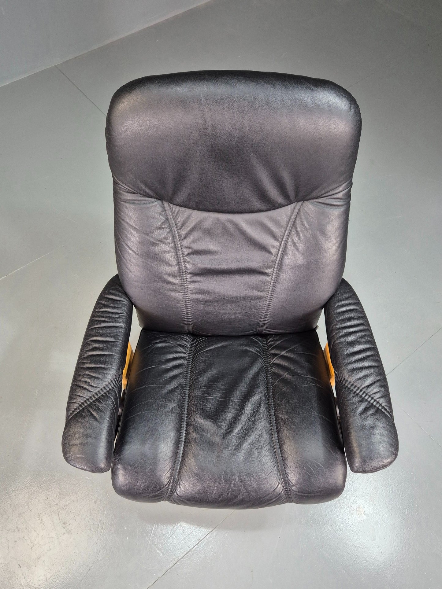Vintage Stressless Ekornes Swivel and Recline Chair Black Leather Blonde EB07415