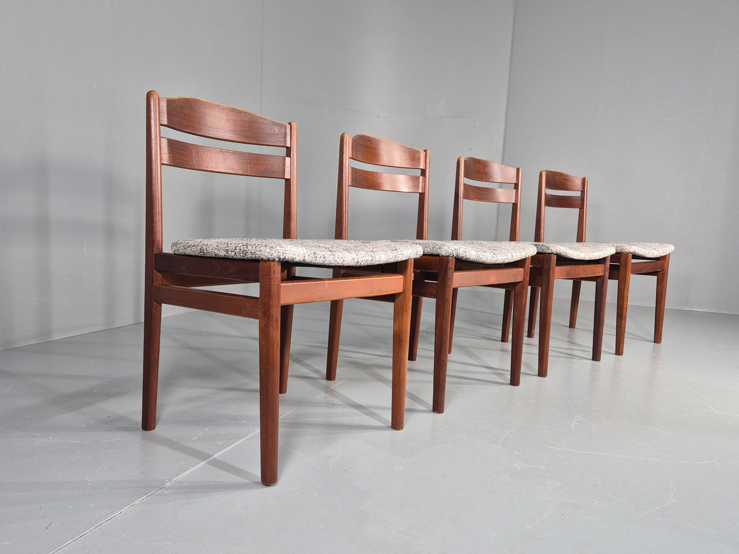 Set of four dining chairs with silver and deep blue seat pads EB11892