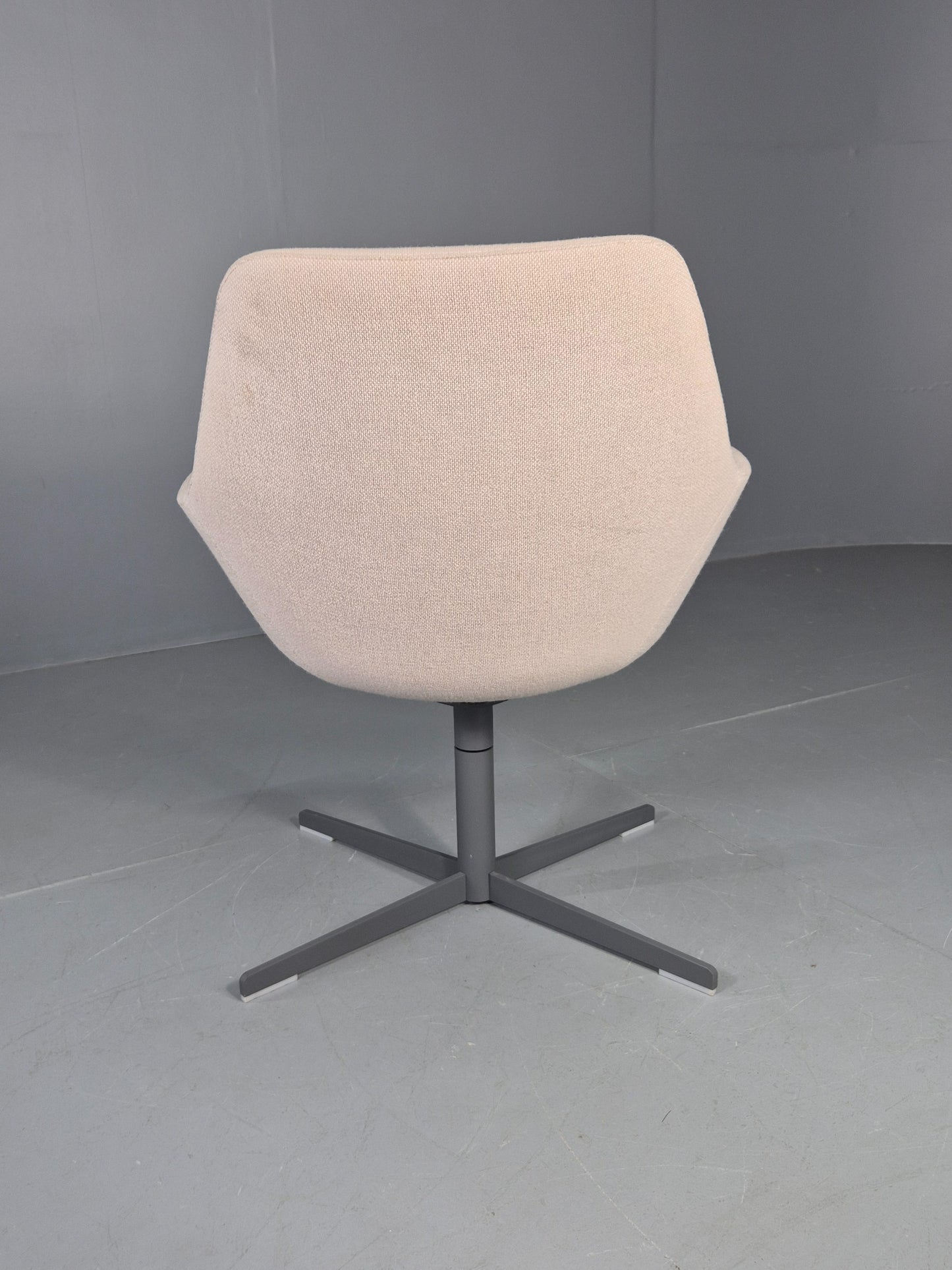 Vintage Swivel Tub Chair Hitch Mylius Modern Design Retro Cream EB12853