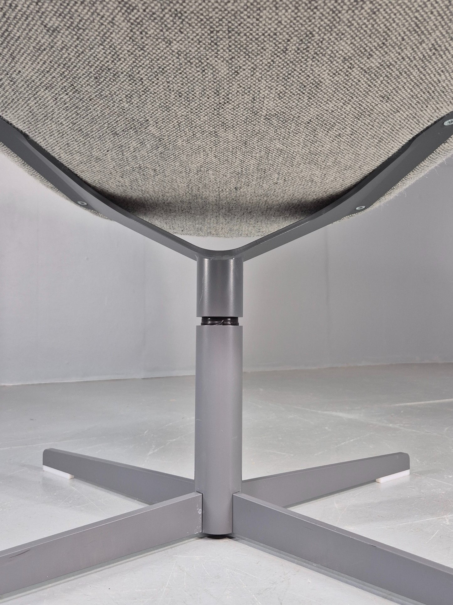Vintage Swivel Tub Chair Hitch Mylius Modern Design Retro Cream EB12844