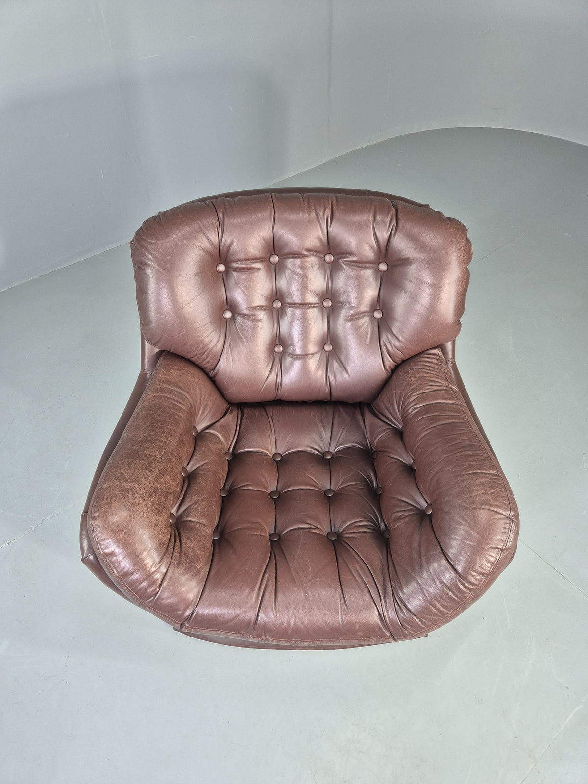 A Vintage Danish Leather and Vinyl Lounge Chair 1980s Retro MCM  EB13091