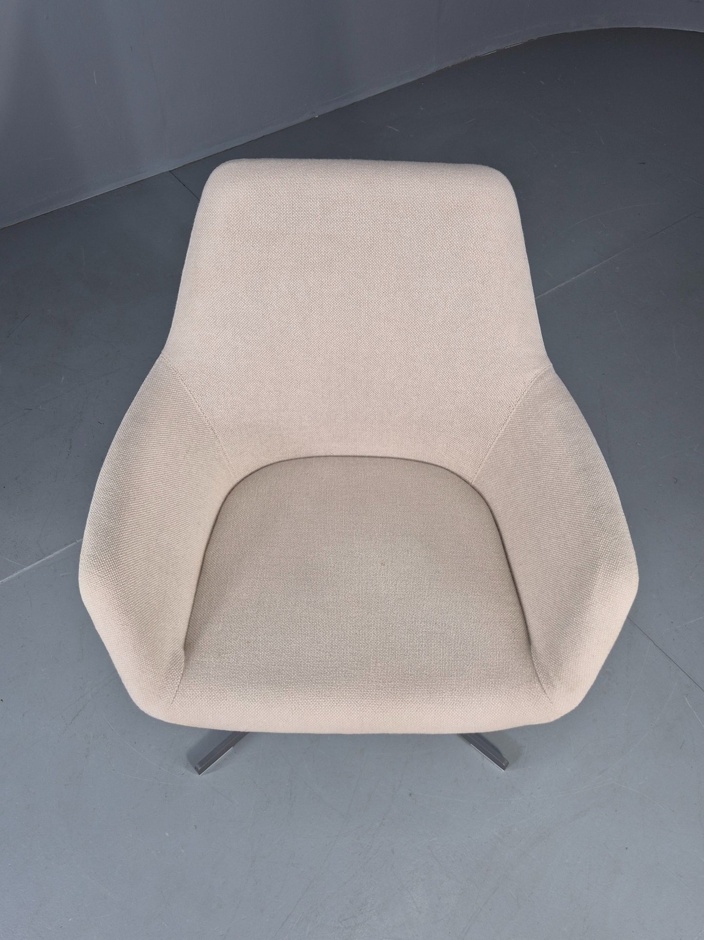 Vintage Swivel Tub Chair Hitch Mylius Modern Design Retro Cream EB12846