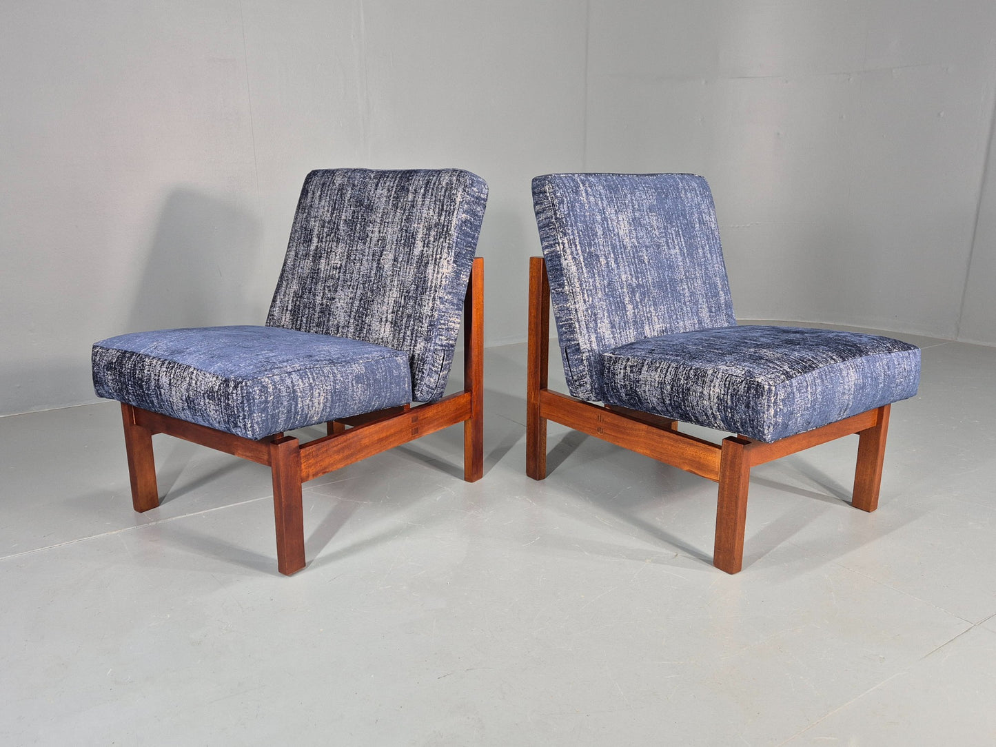 2 Vintage Lounge Chairs 1960s Mid Century Design Teak Frame Guy Rogers EB11848
