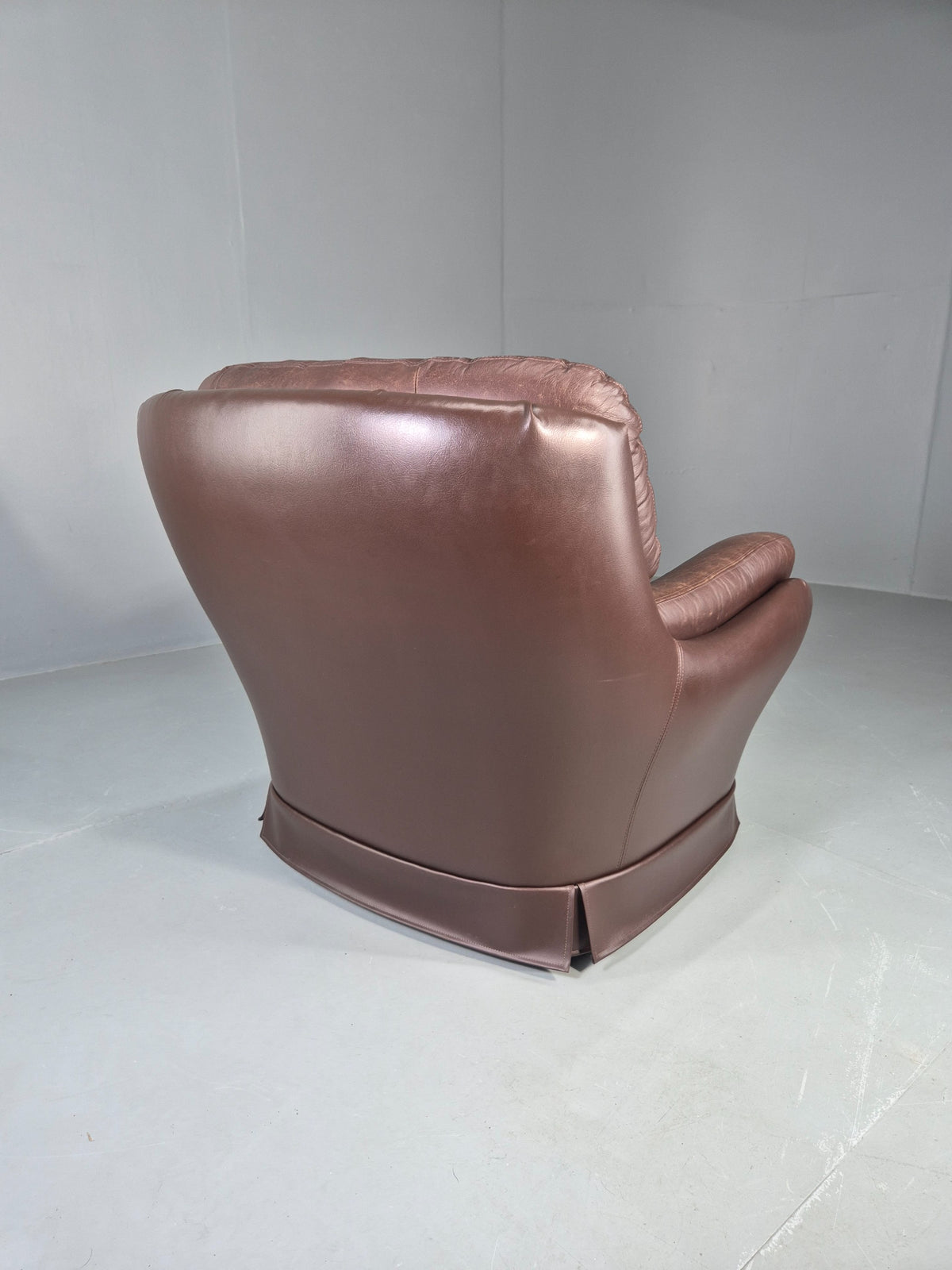 A Vintage Danish Leather and Vinyl Lounge Chair 1980s Retro MCM  EB13091
